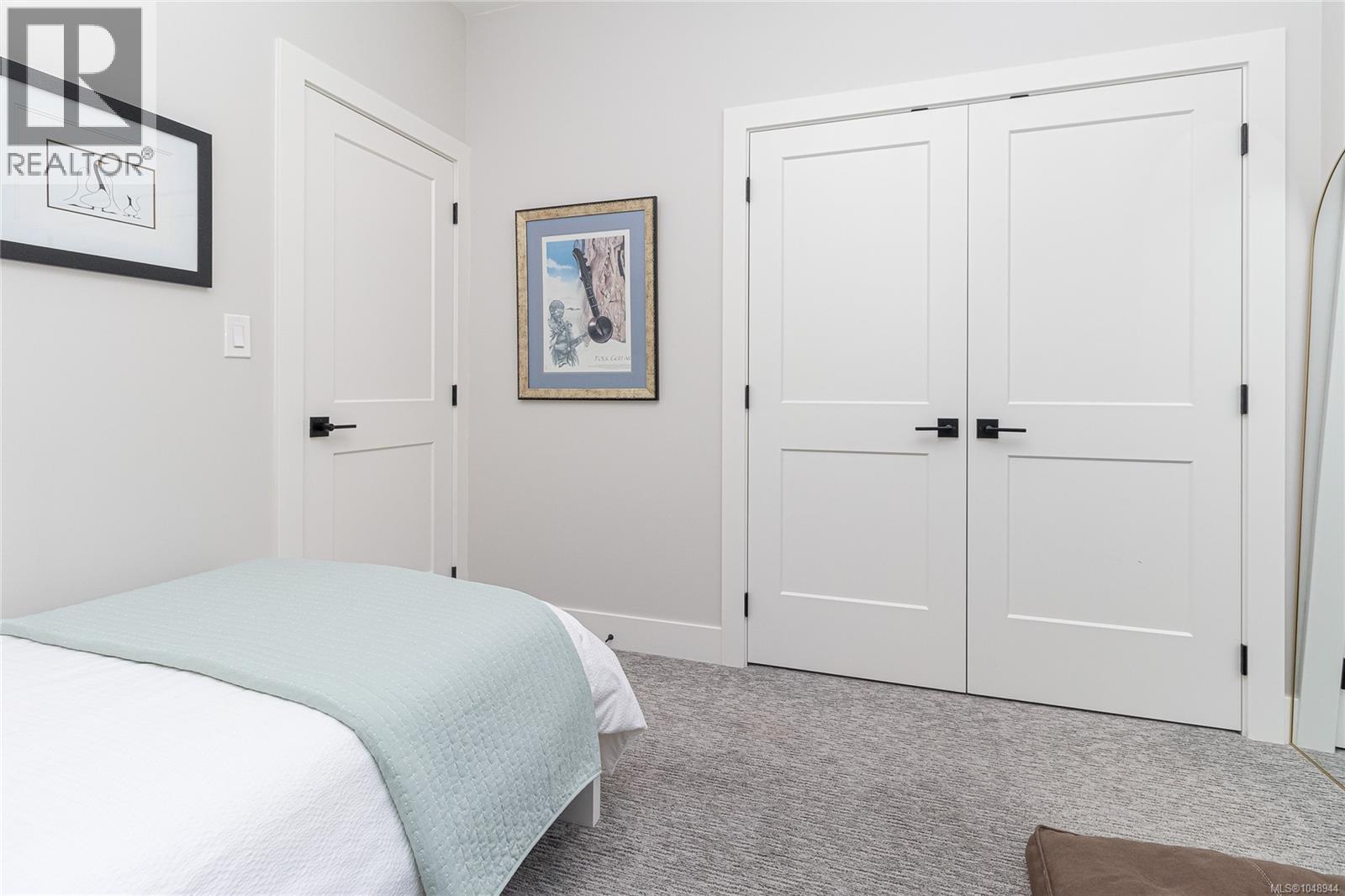 1005 Golden Spire Cres Property Photo 30