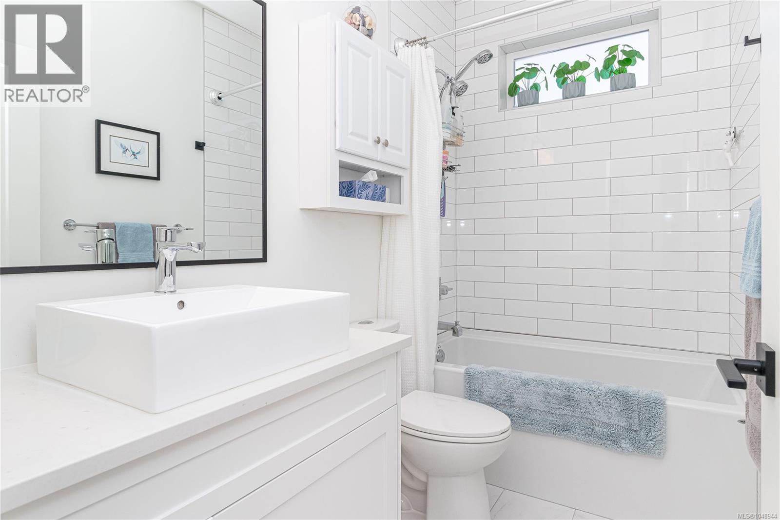 1005 Golden Spire Cres Property Photo 31