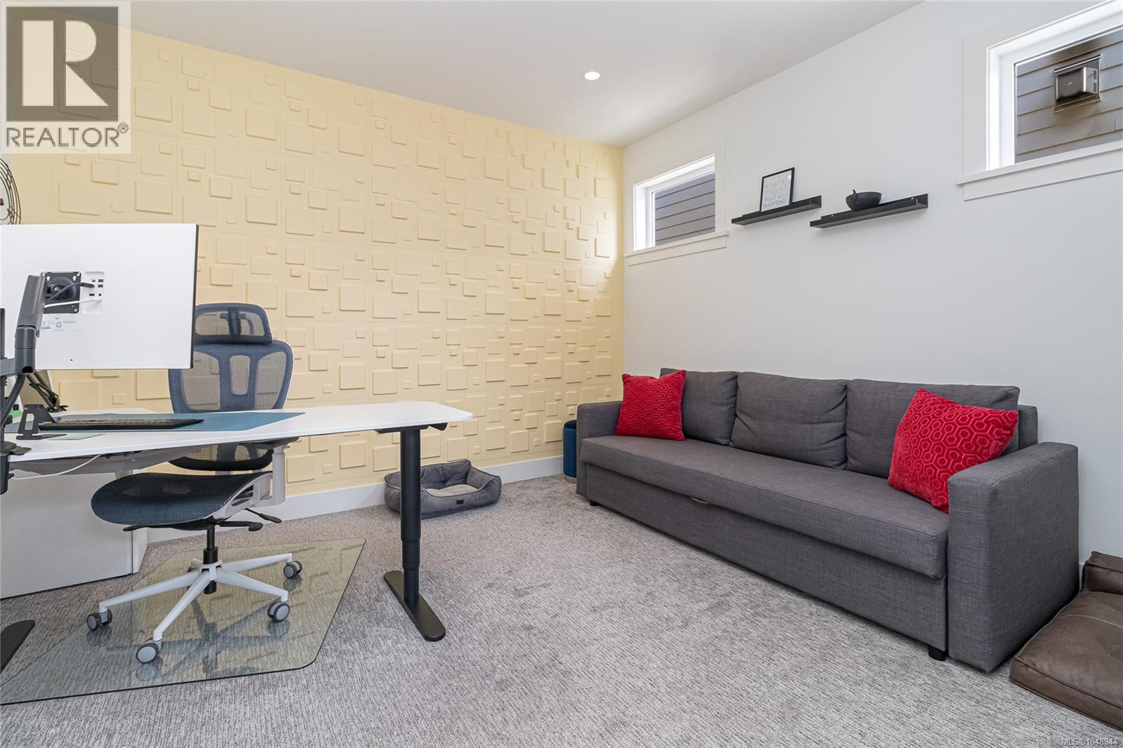 1005 Golden Spire Cres Property Photo 33