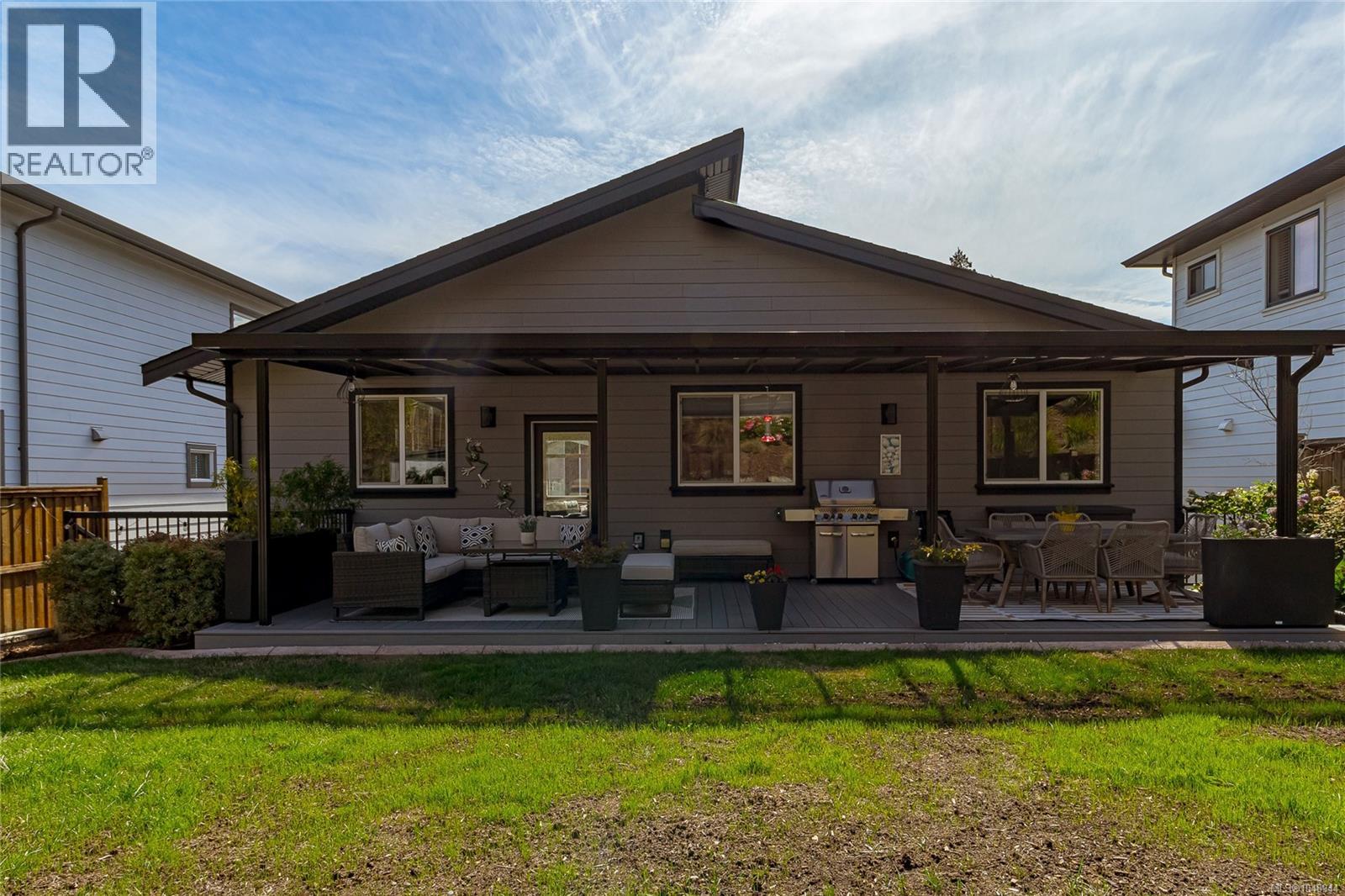 1005 Golden Spire Cres Property Photo 37