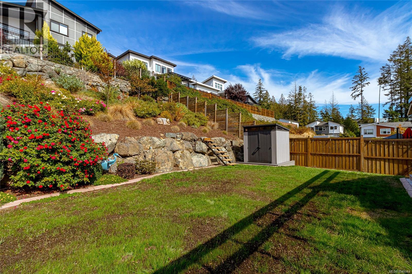 1005 Golden Spire Cres Property Photo 38