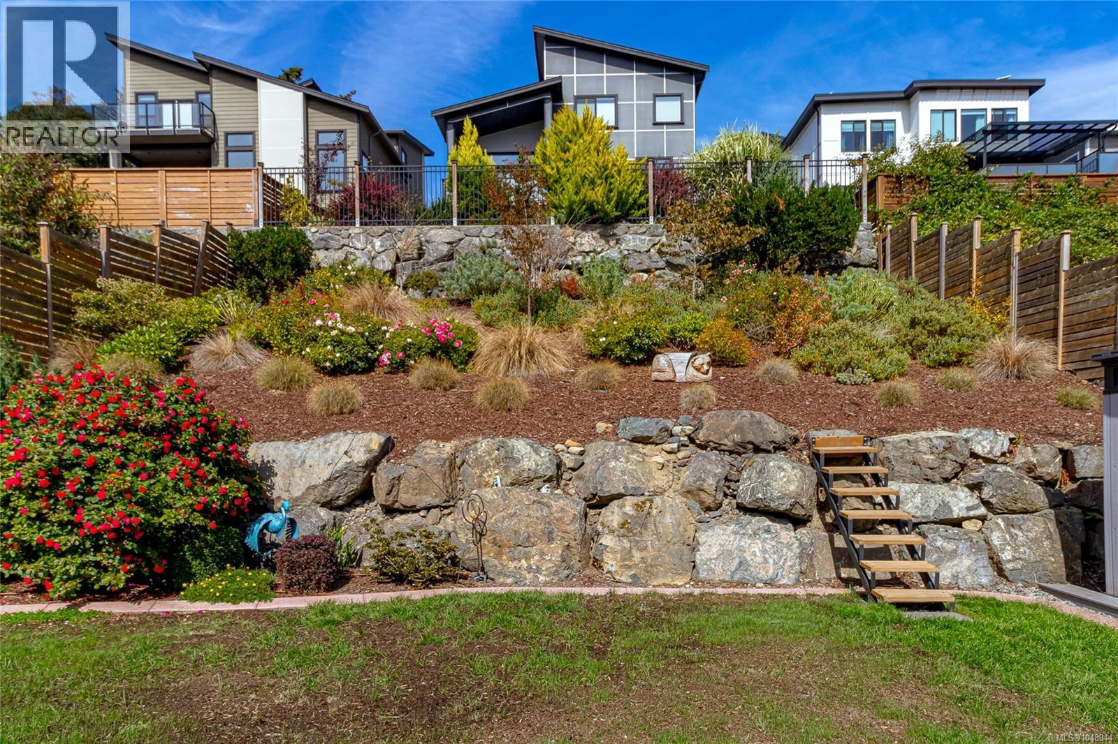 1005 Golden Spire Cres Property Photo 42