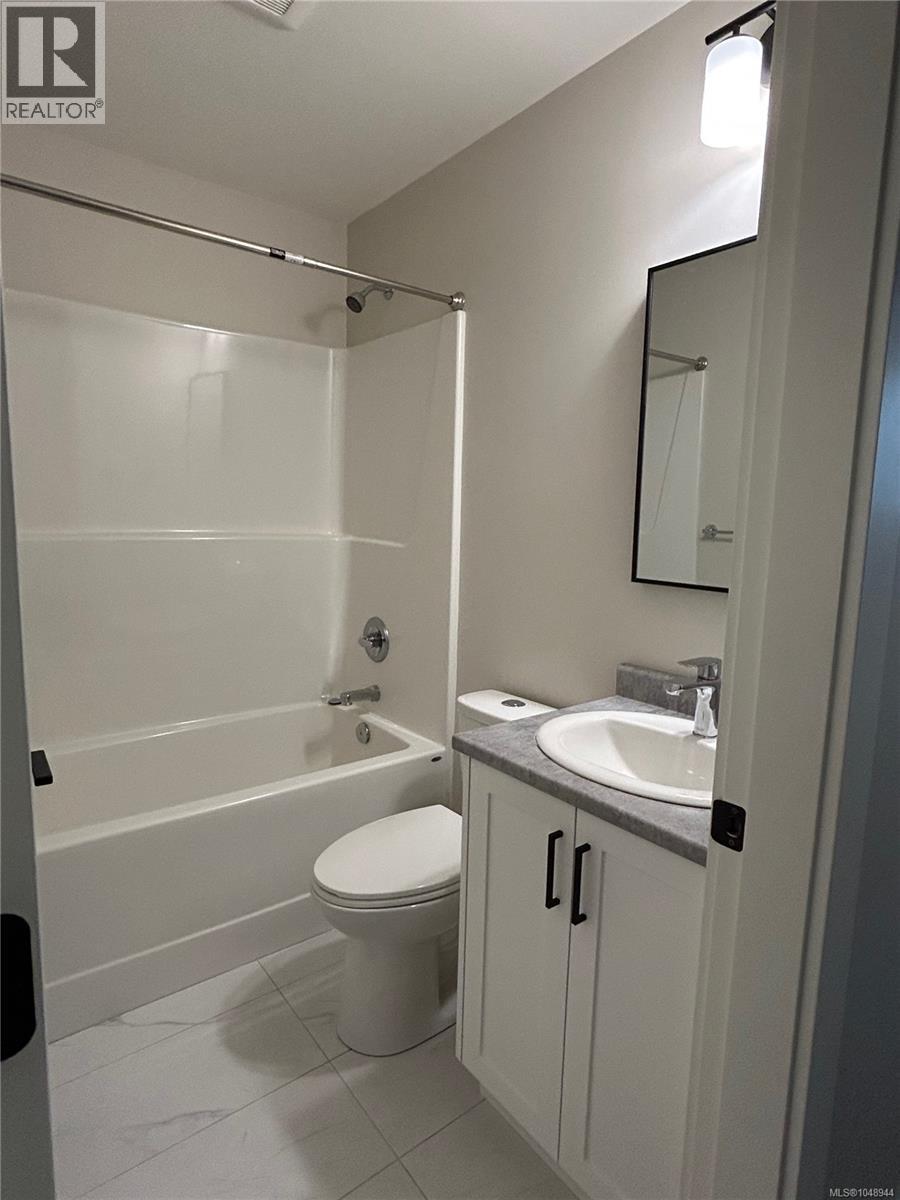 1005 Golden Spire Cres Property Photo 49