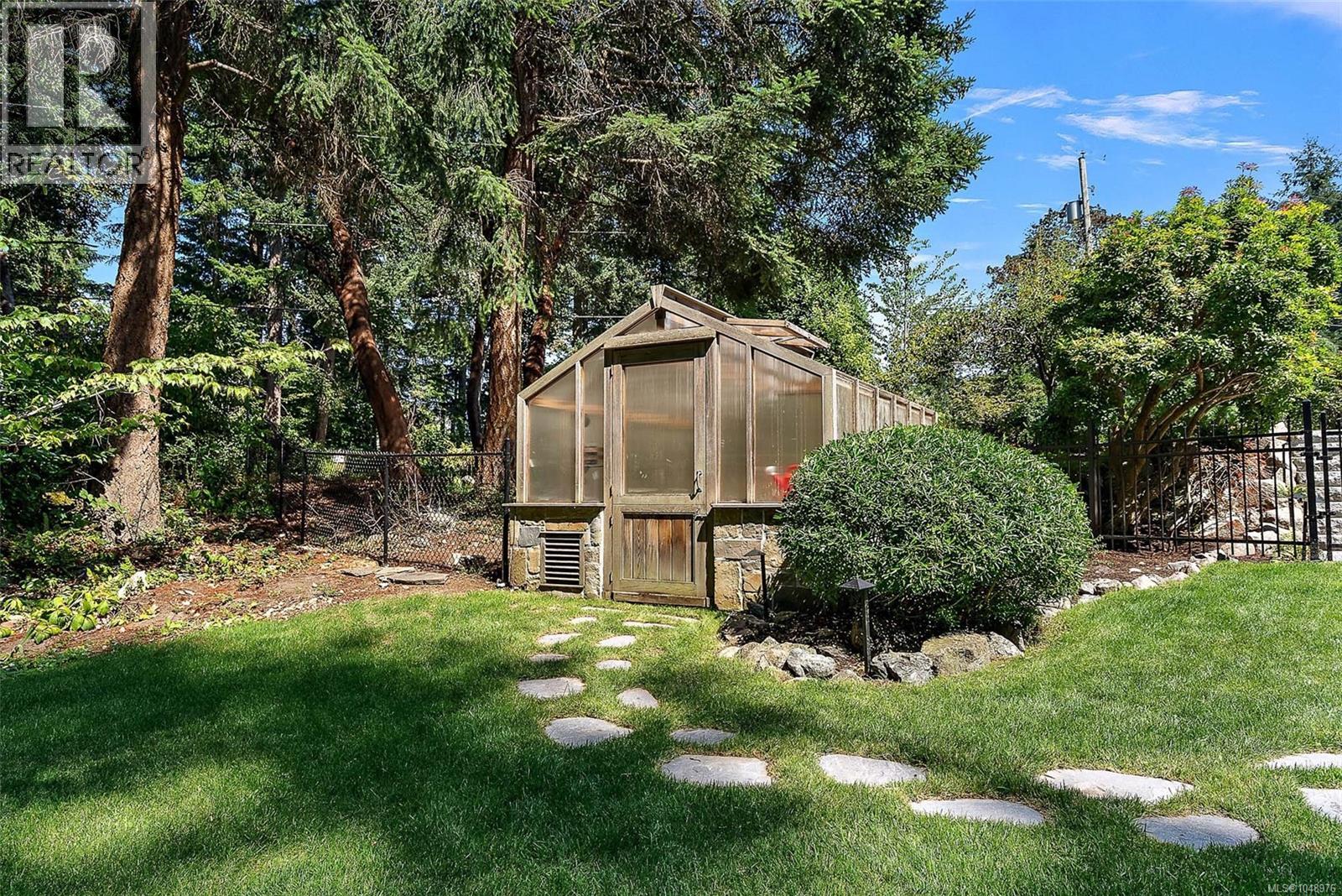 2535 Queenswood Dr Property Photo 63