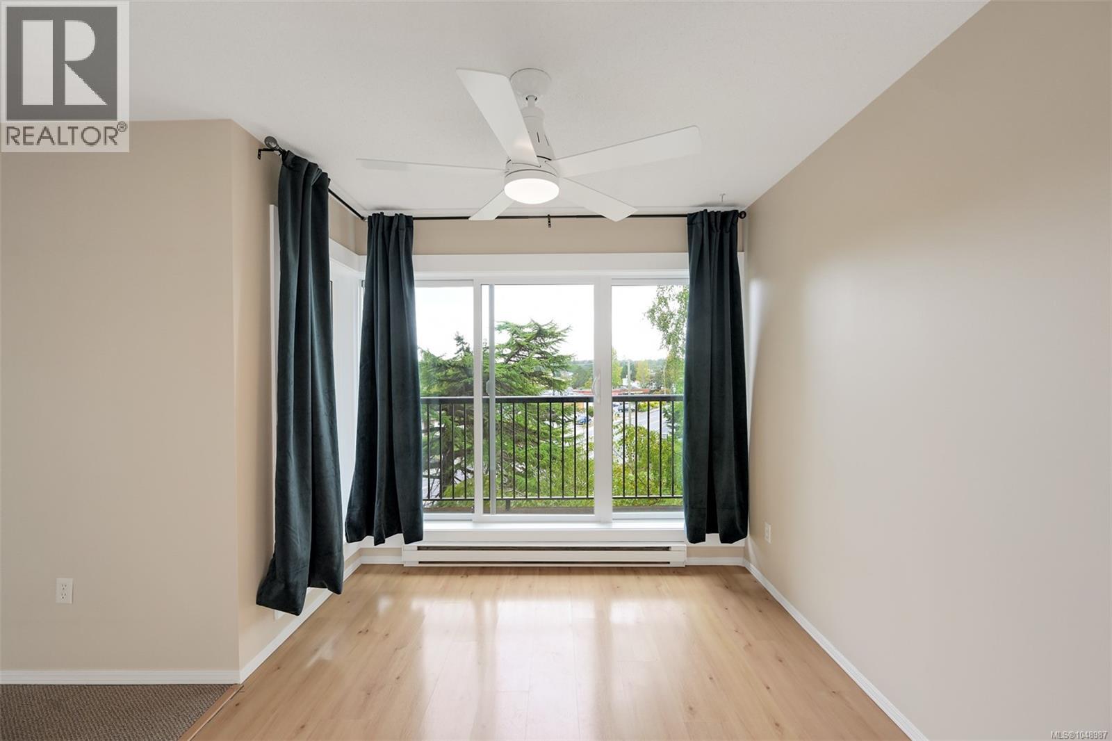 201 4030 Quadra St Property Photo 5