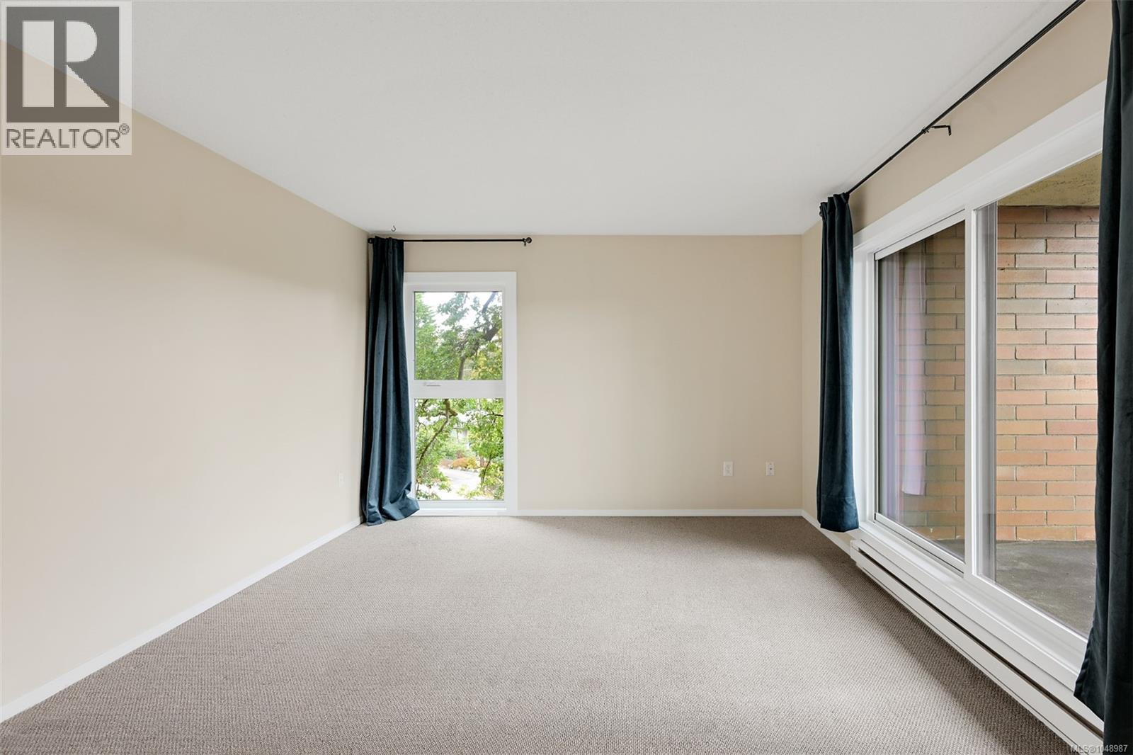 201 4030 Quadra St Property Photo 8
