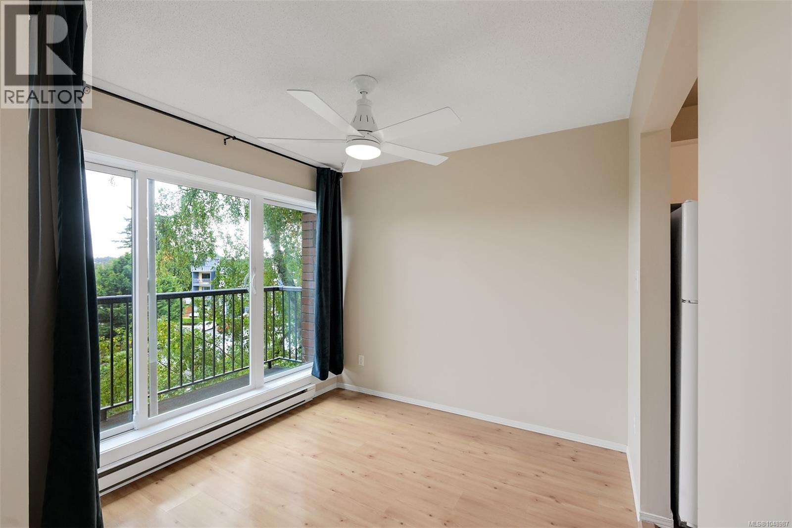 201 4030 Quadra St Property Photo 11