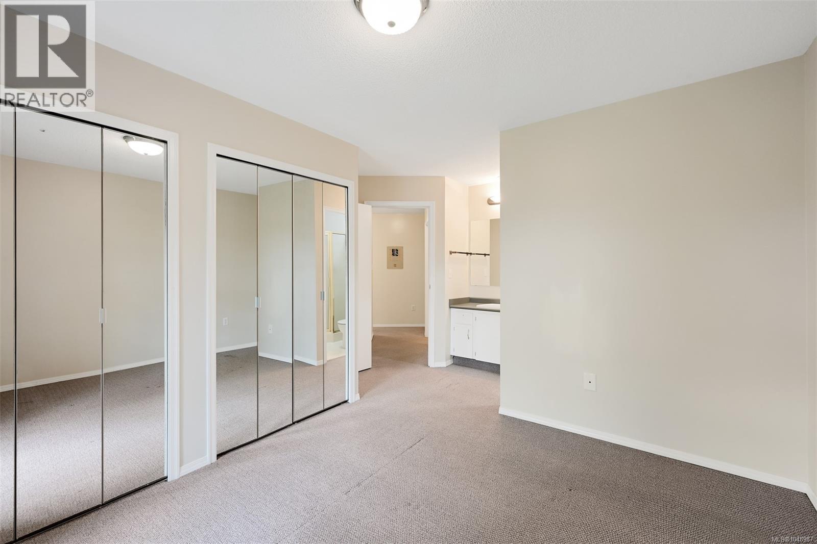201 4030 Quadra St Property Photo 21