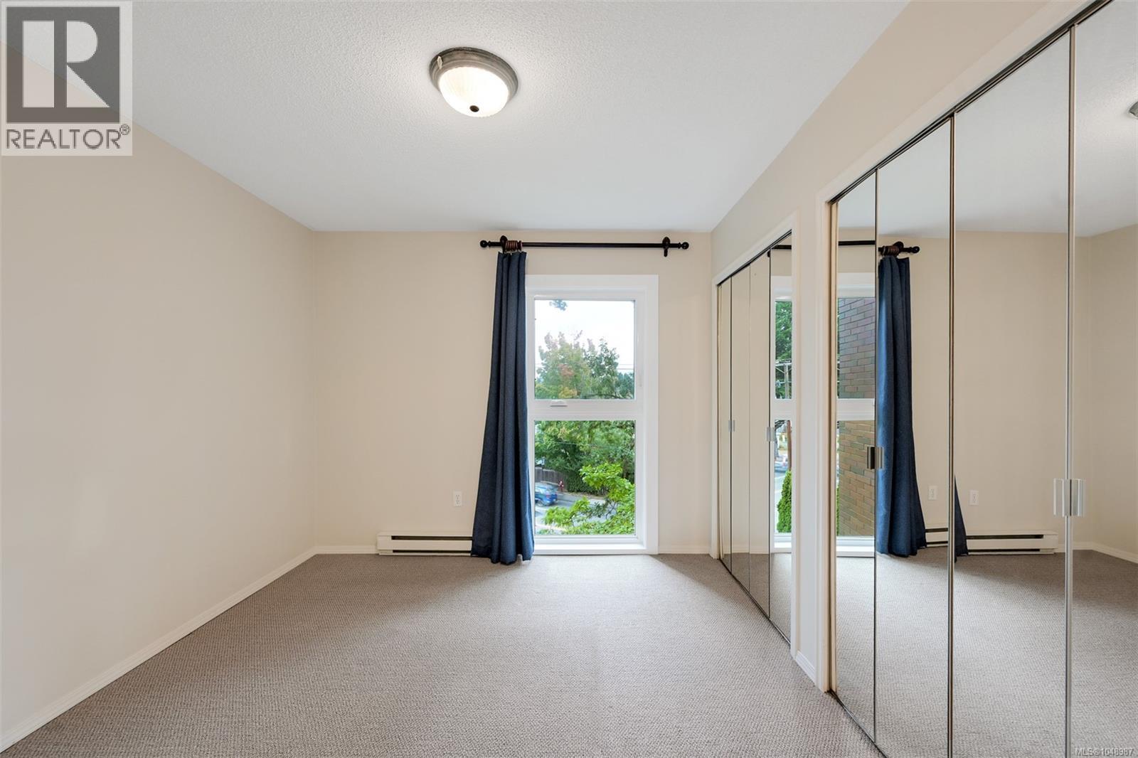 201 4030 Quadra St Property Photo 22