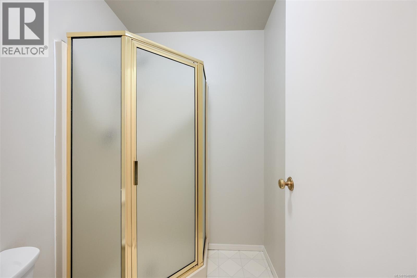 201 4030 Quadra St Property Photo 25