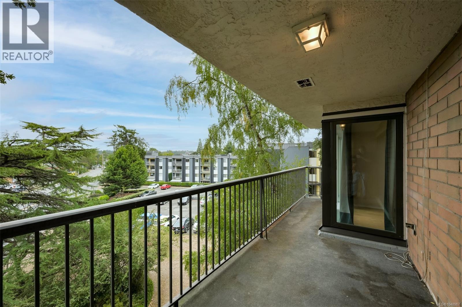 201 4030 Quadra St Property Photo 26