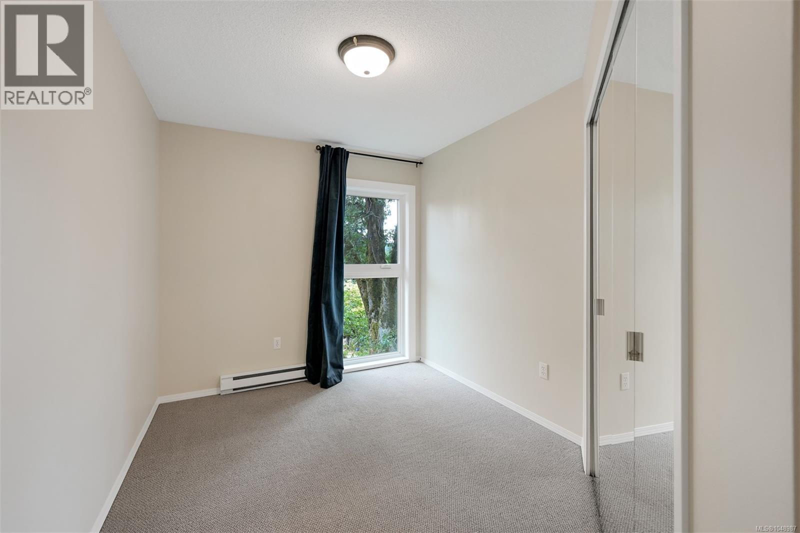 201 4030 Quadra St Property Photo 28