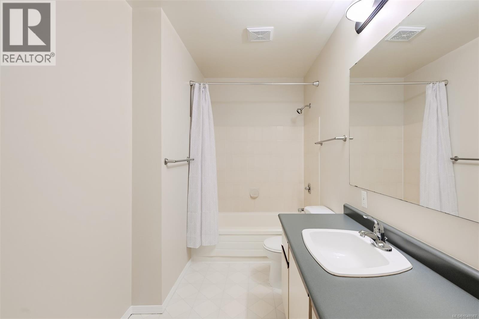 201 4030 Quadra St Property Photo 30