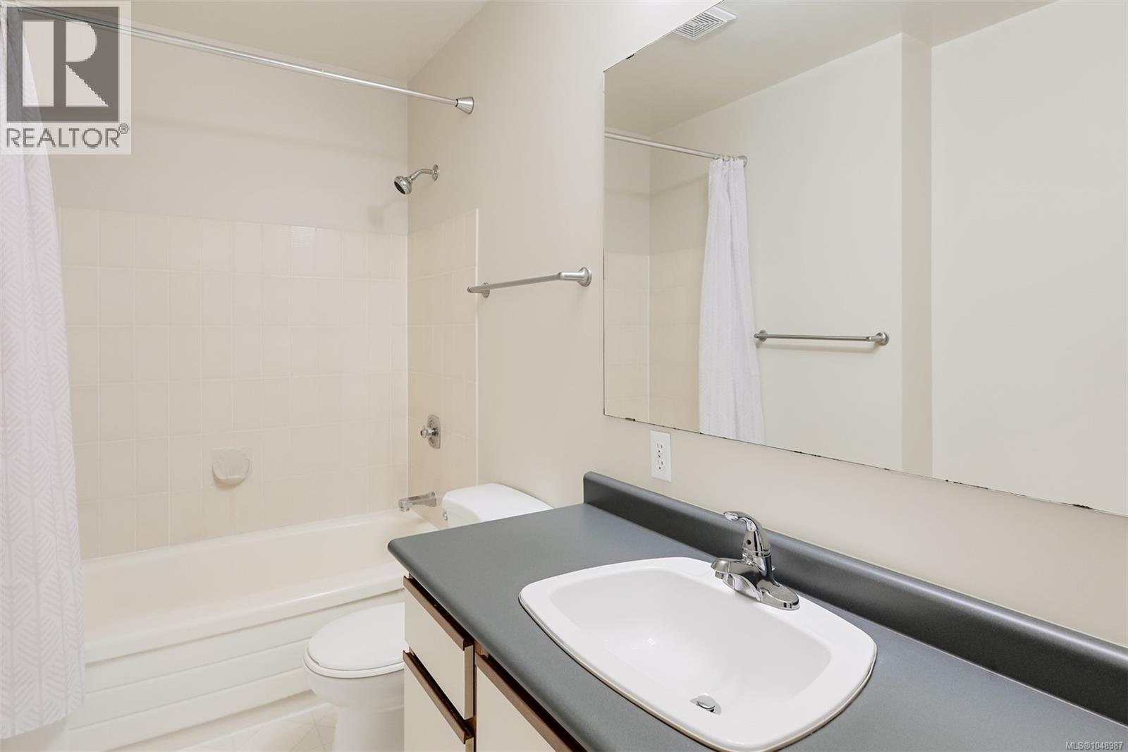 201 4030 Quadra St Property Photo 31