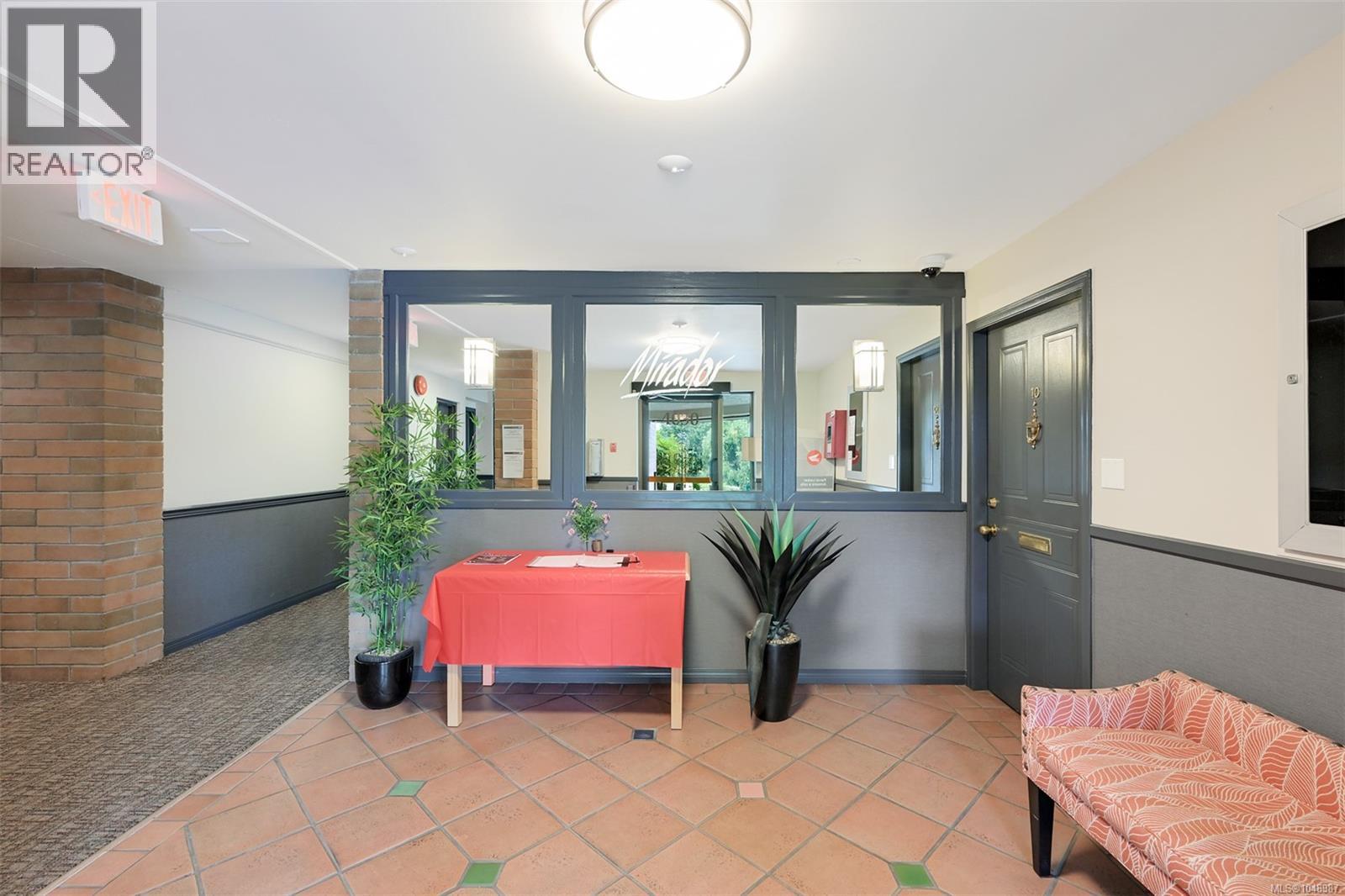 201 4030 Quadra St Property Photo 37