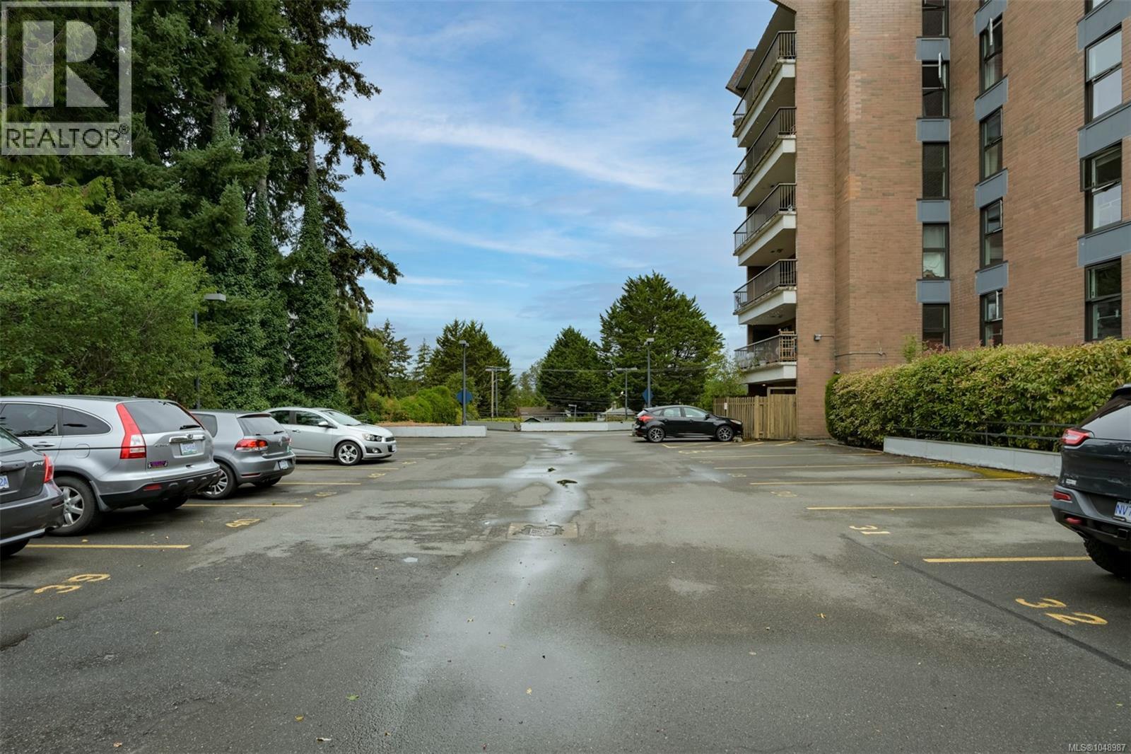 201 4030 Quadra St Property Photo 39