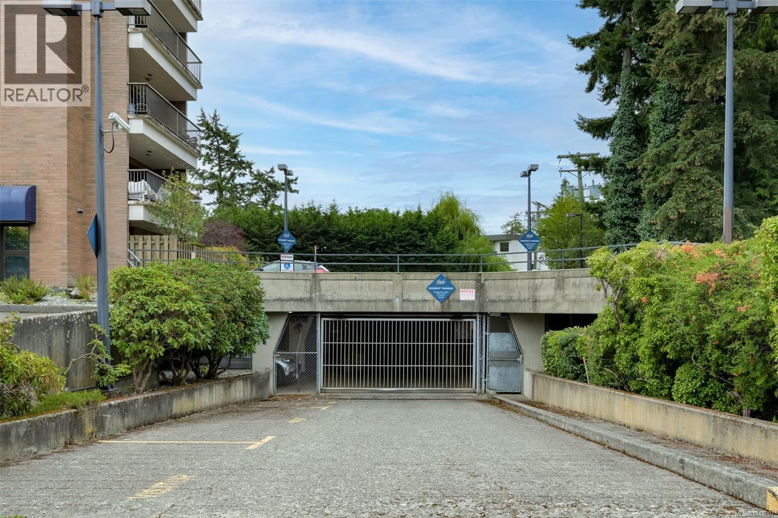 201 4030 Quadra St Property Photo 41