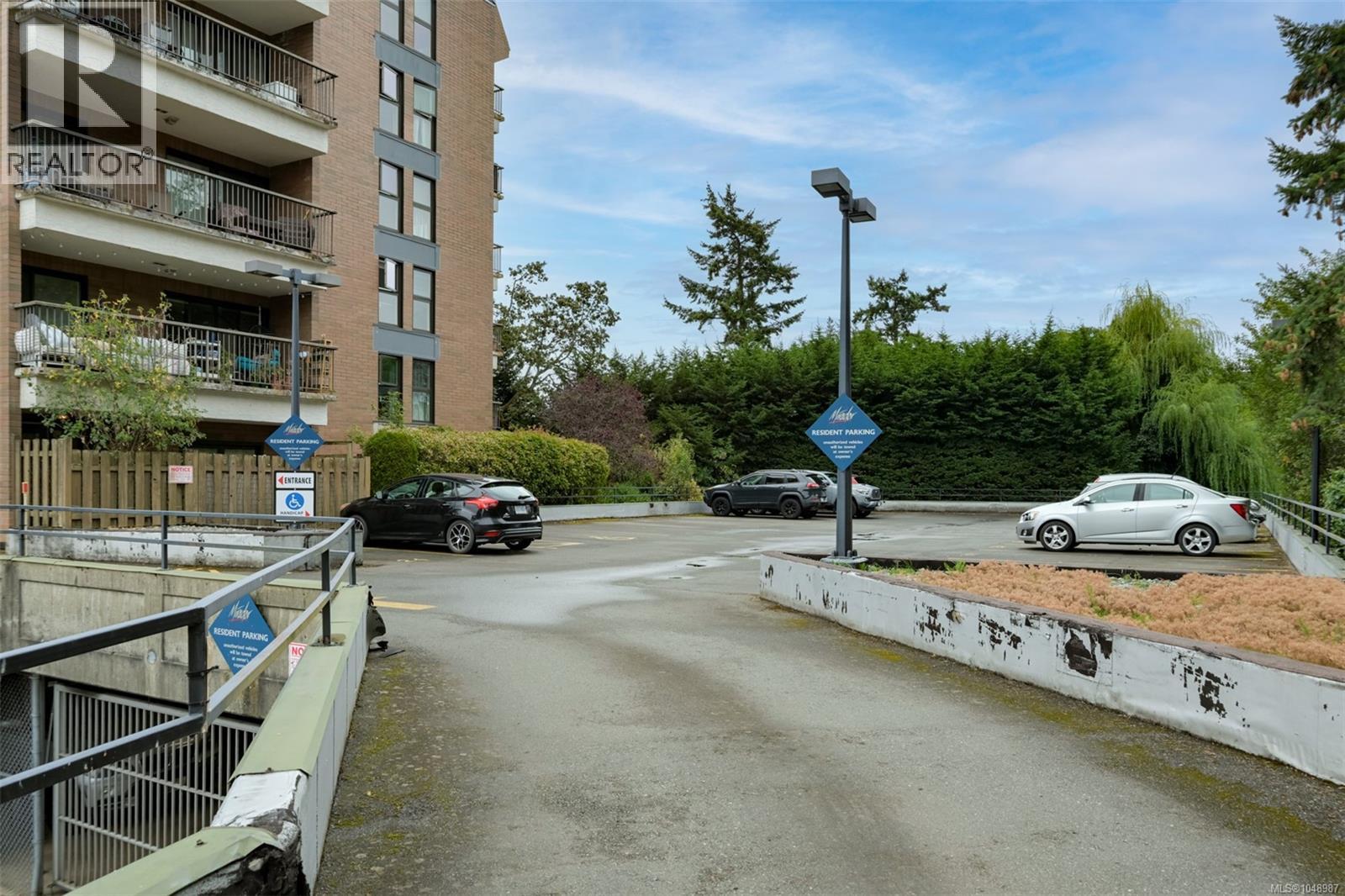 201 4030 Quadra St Property Photo 42