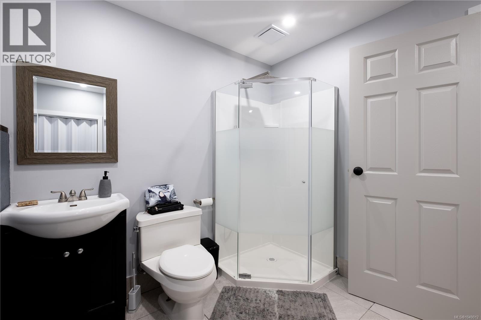 435 Cedar Cres Property Photo 15