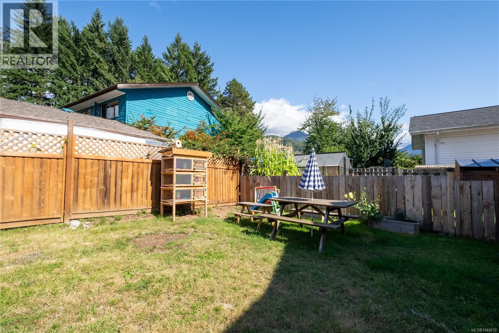 435 Cedar Cres Property Photo 22