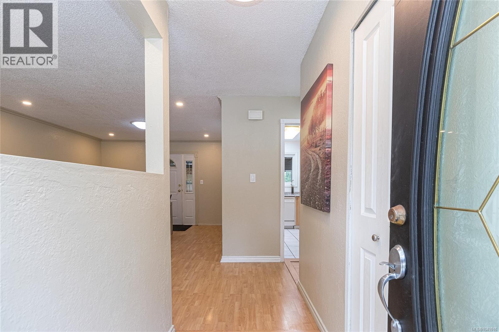 2890 Canyon Park Pl Property Photo 3