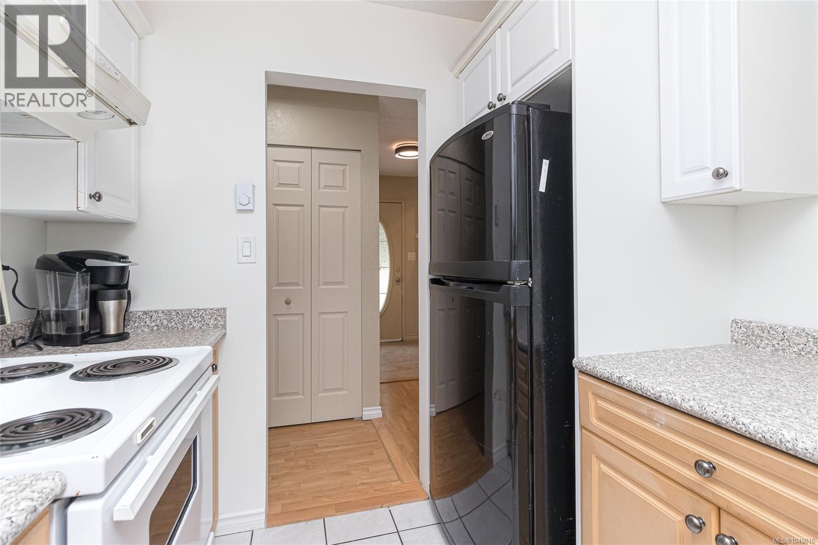 2890 Canyon Park Pl Property Photo 11