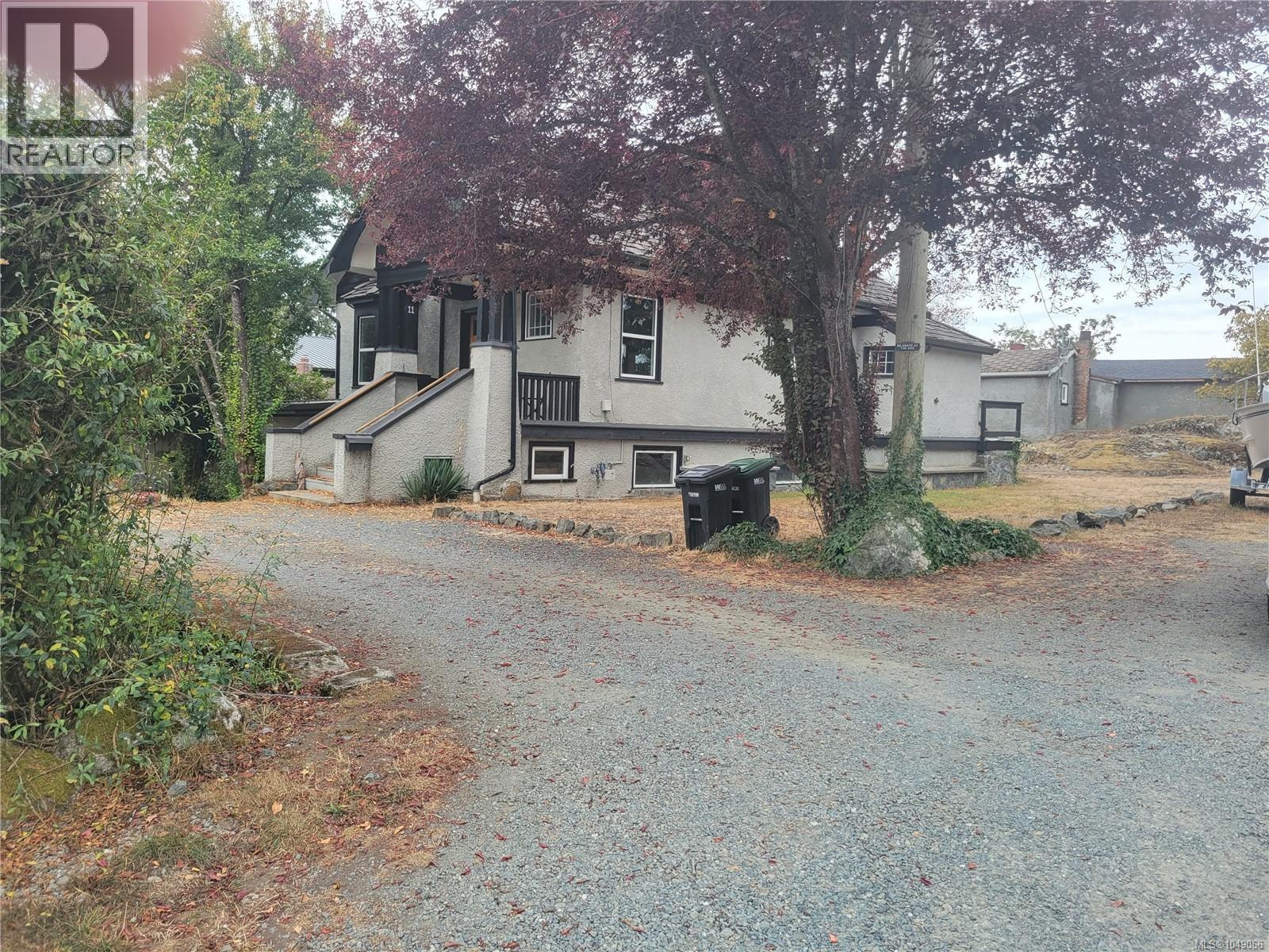 11 Eaton Ave Property Photo 1