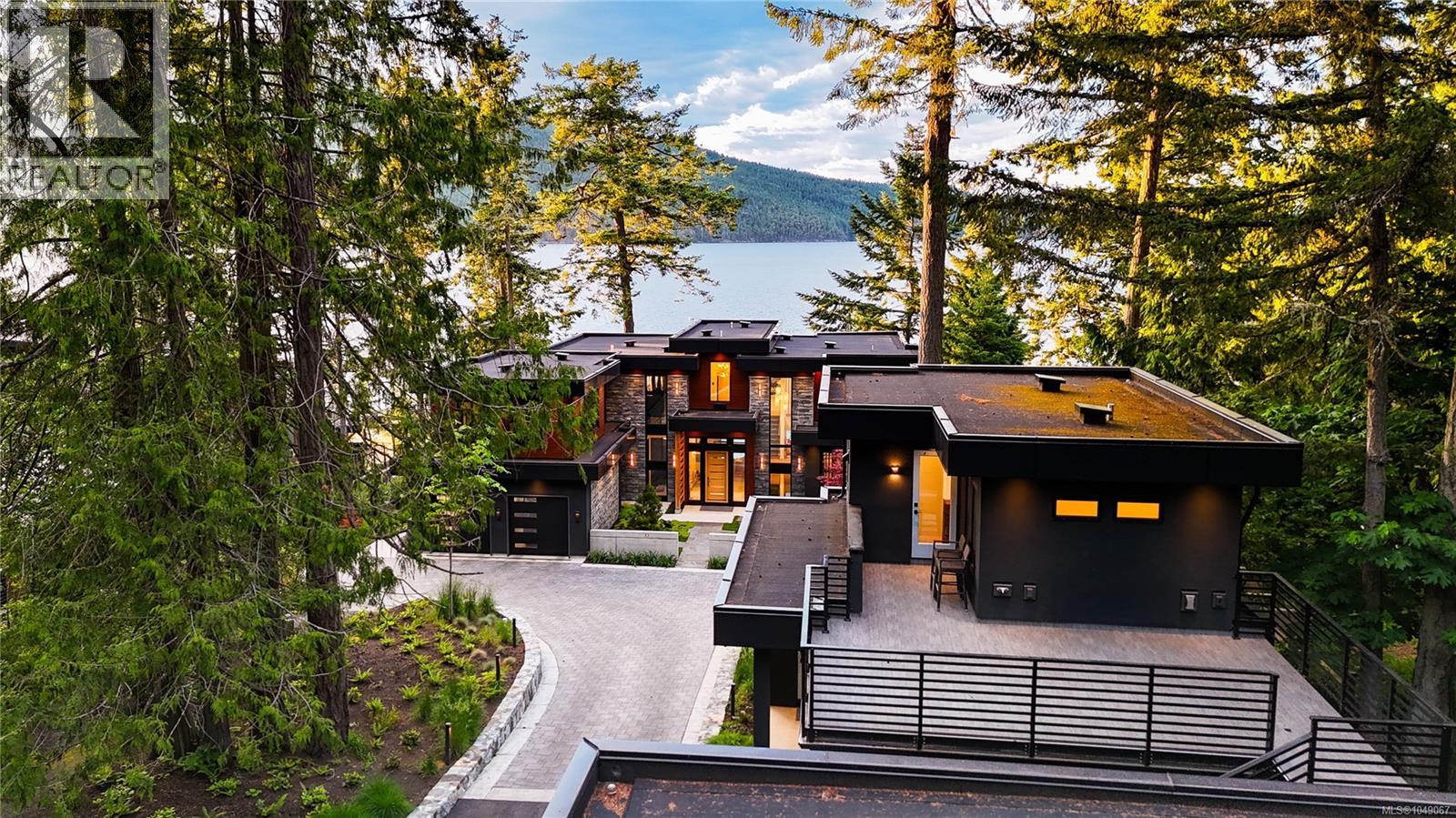 848 Lands End Rd Photo de la propriété 1