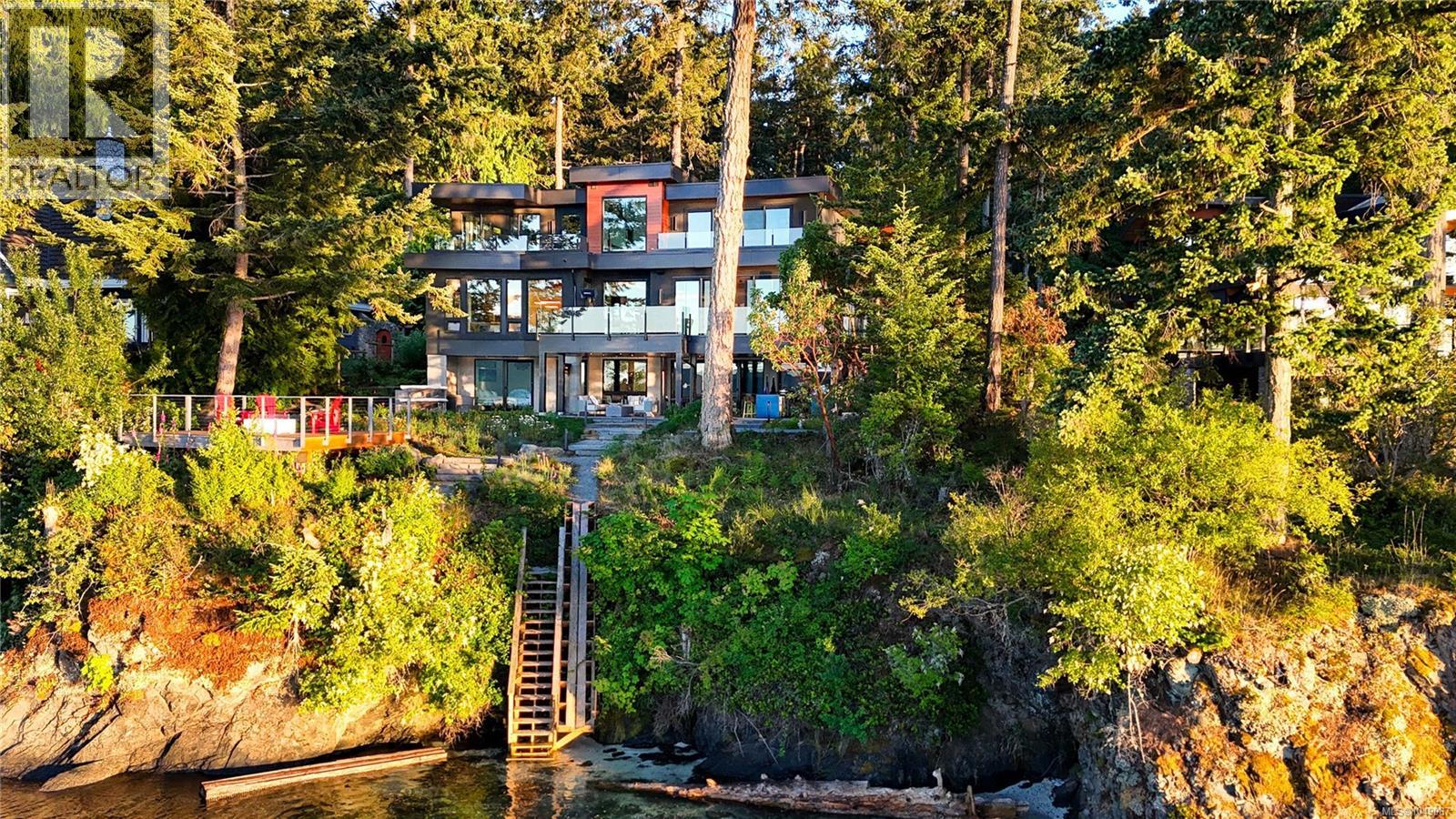 848 Lands End Rd Property Photo 2