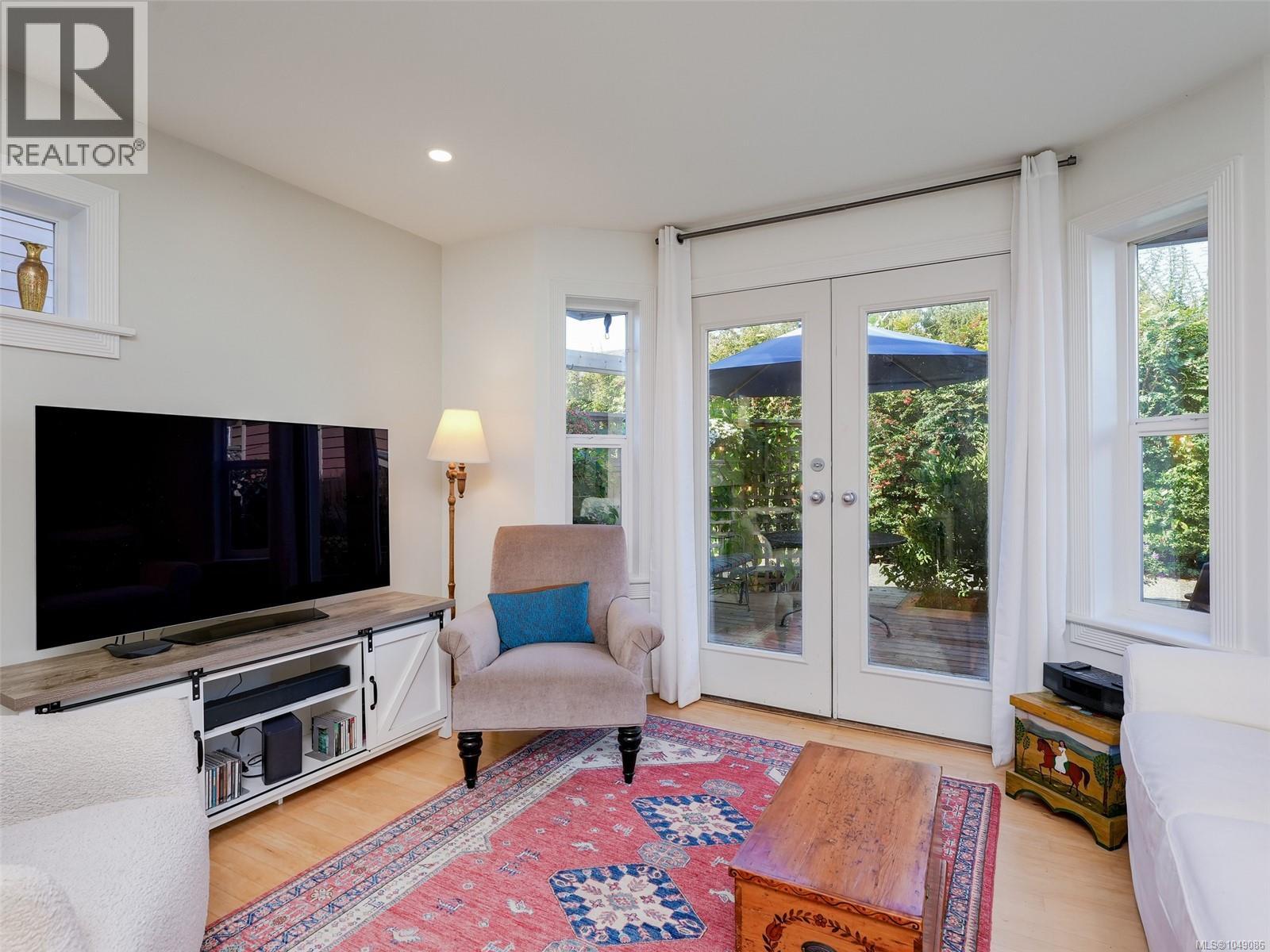 1110 Reno St Property Photo 6