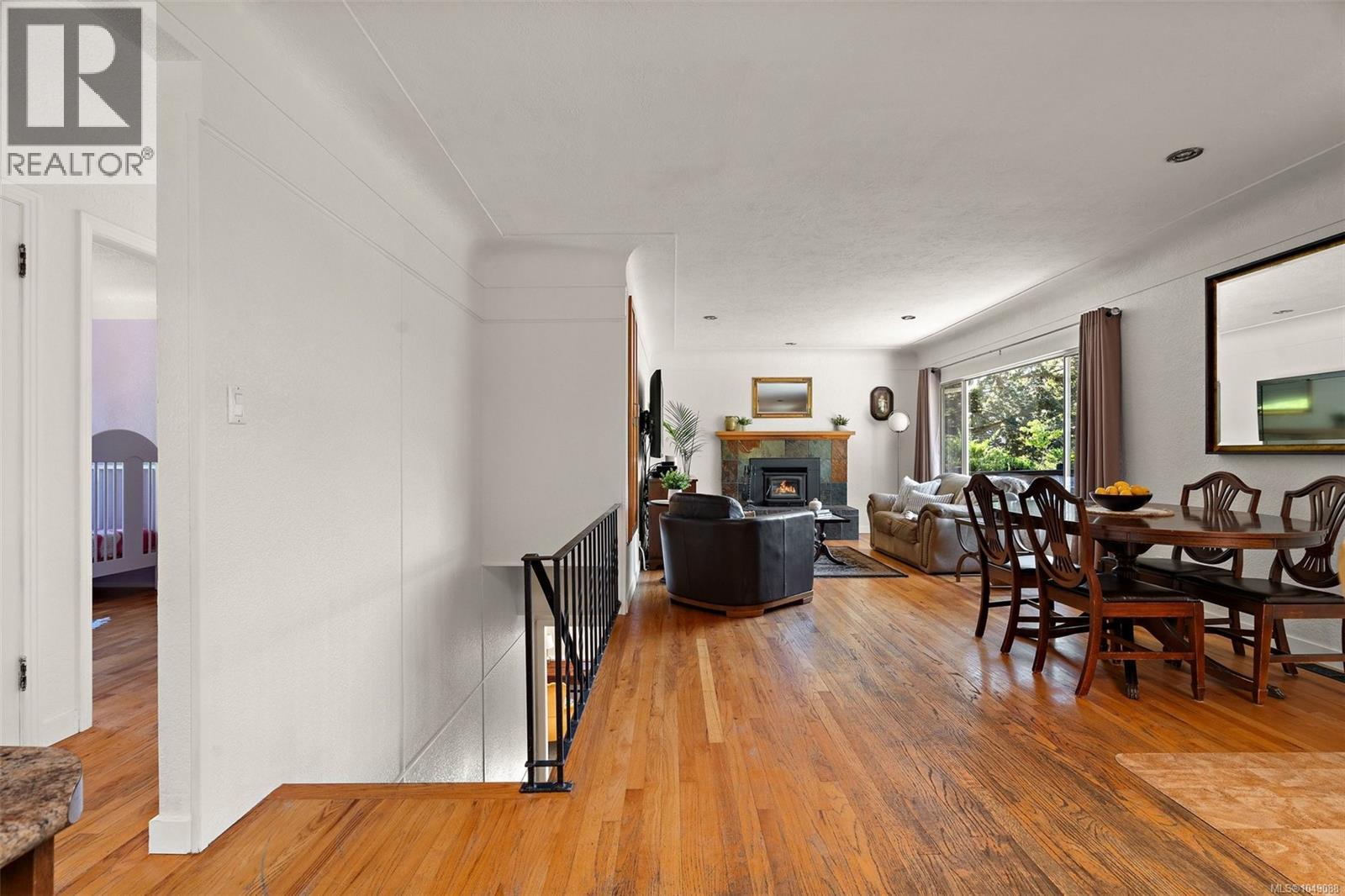 3615 Doncaster Dr Property Photo 5
