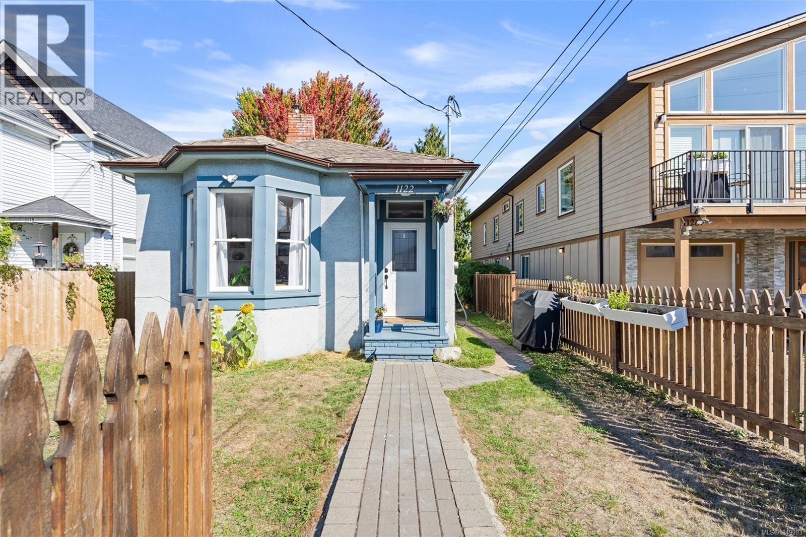 1122 North Park St Property Photo 3