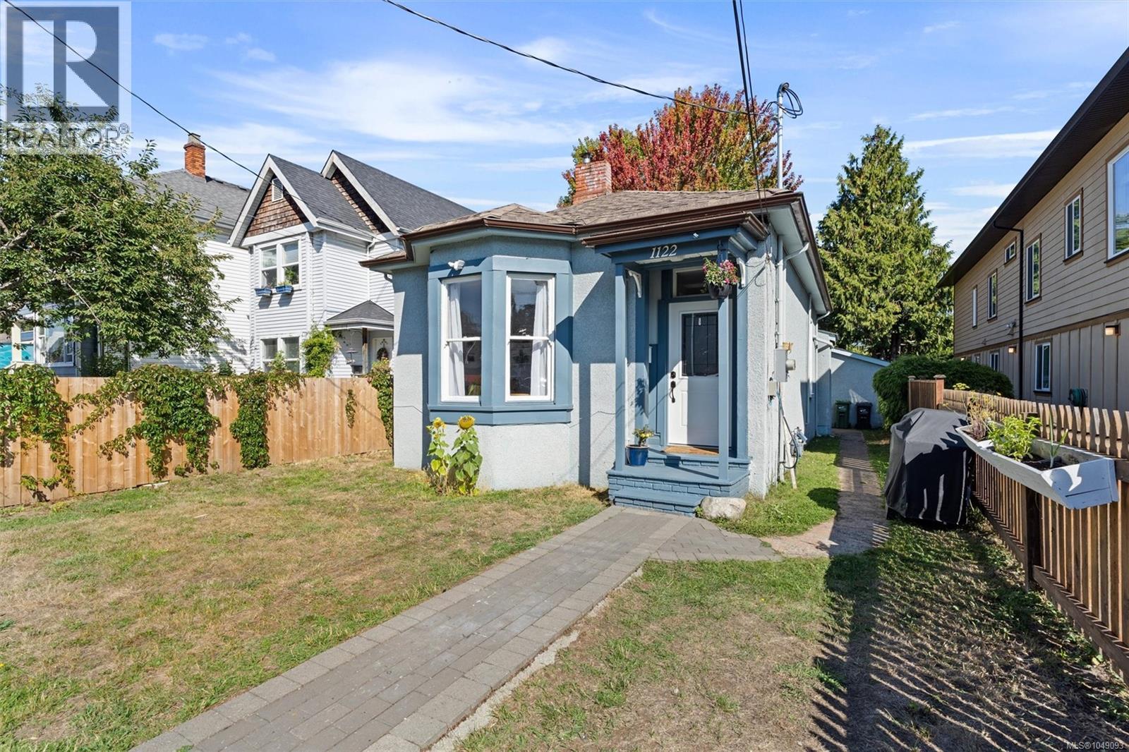 1122 North Park St Property Photo 4