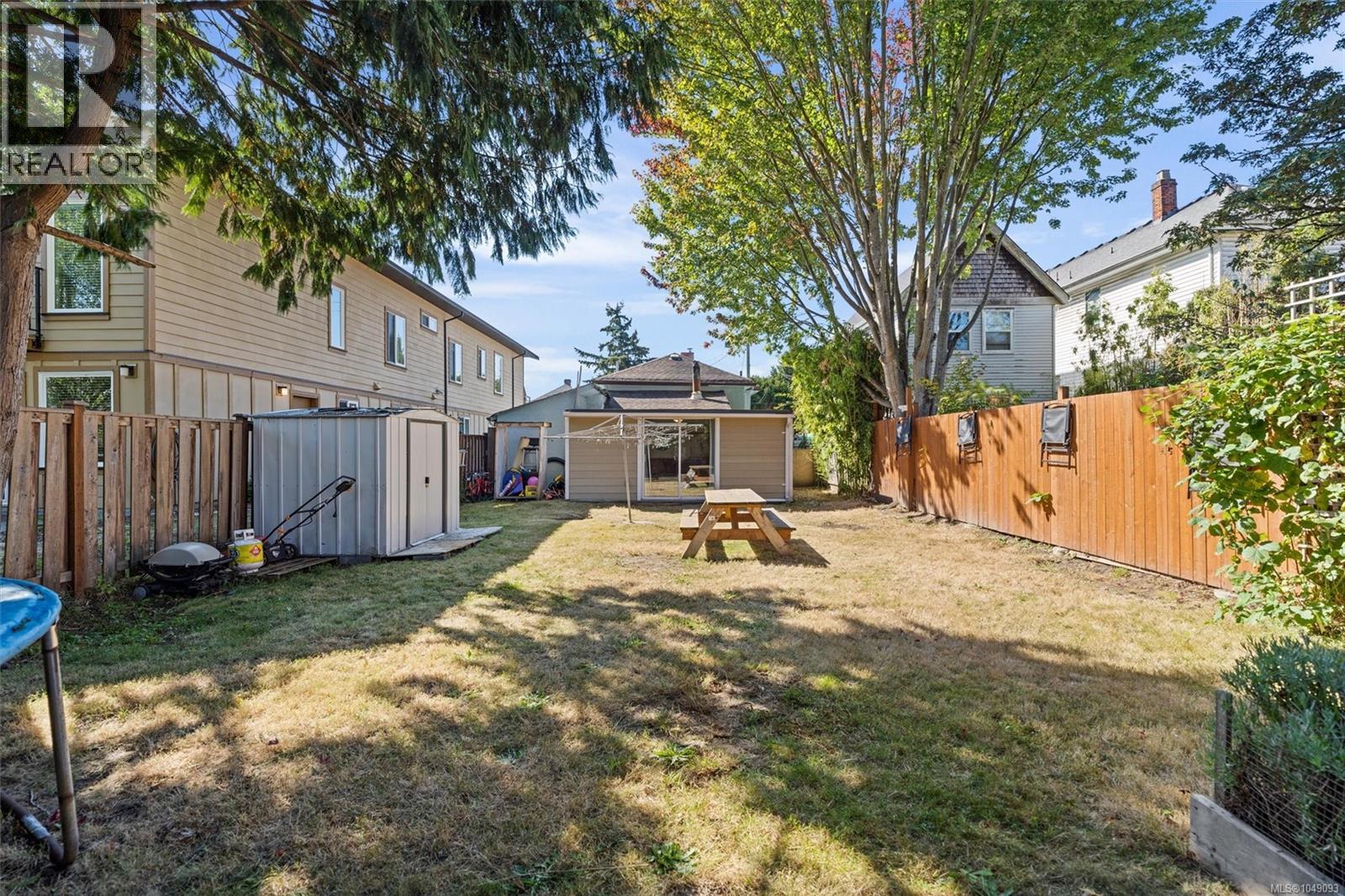 1122 North Park St Property Photo 32