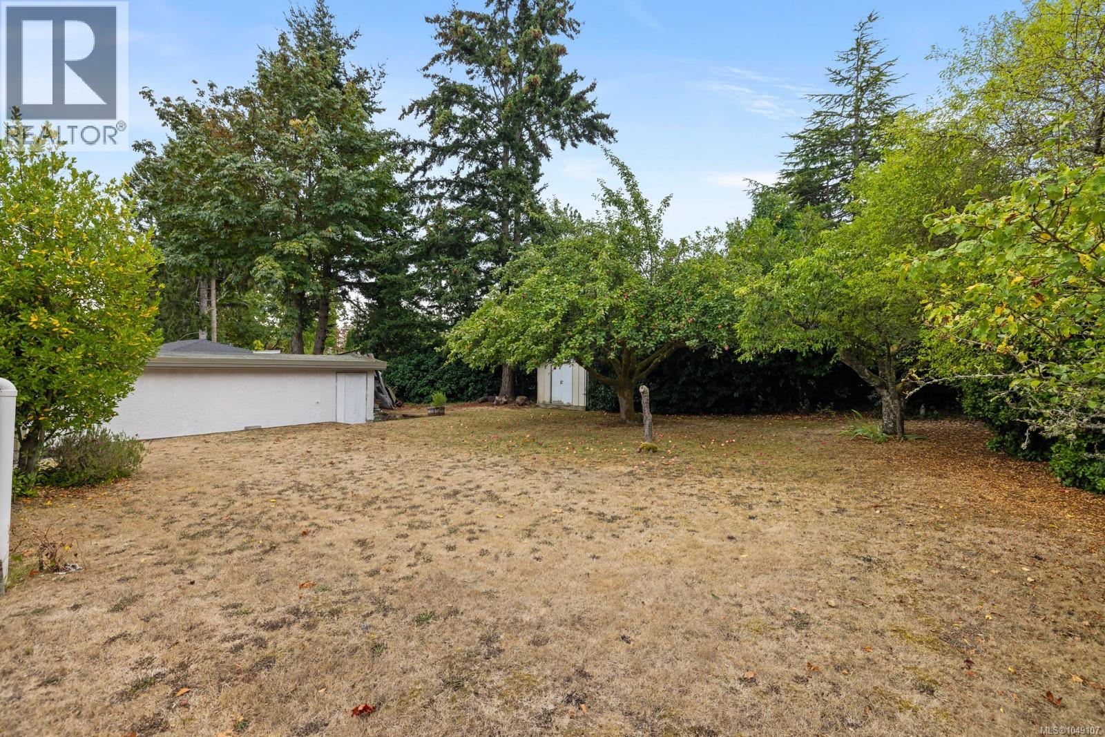 1867 Grandview Dr Property Photo 28