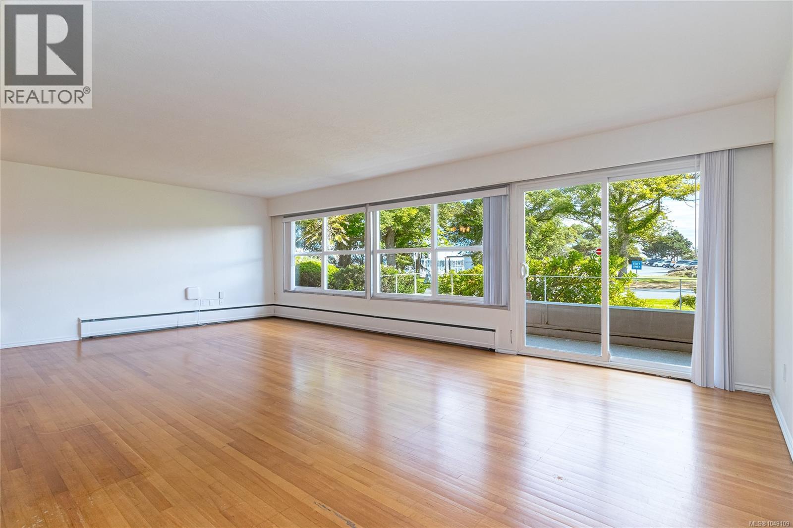 102 1318 Beach Dr Property Photo 6