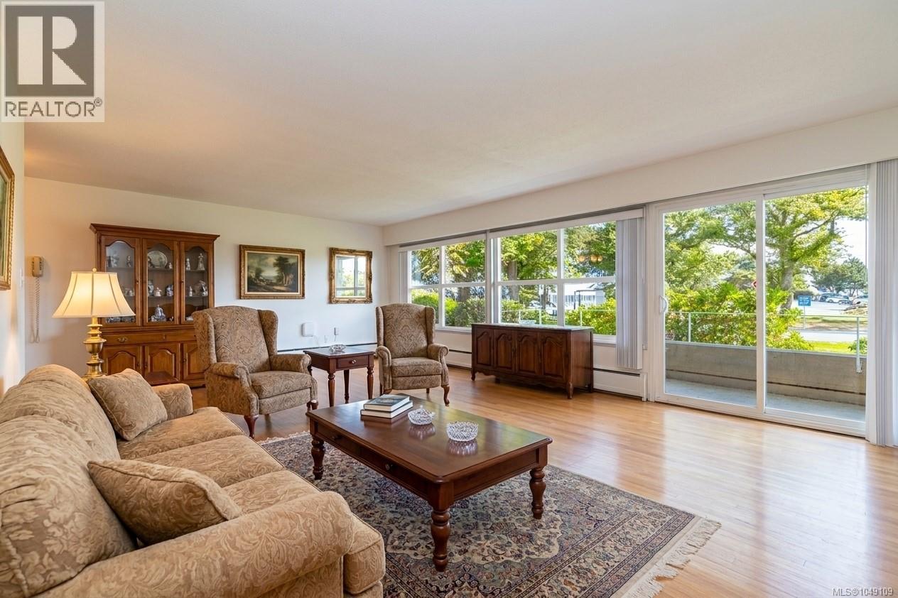 102 1318 Beach Dr Property Photo 7