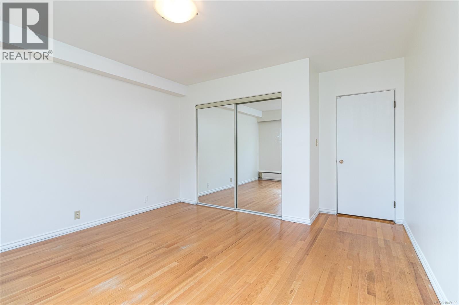 102 1318 Beach Dr Property Photo 19