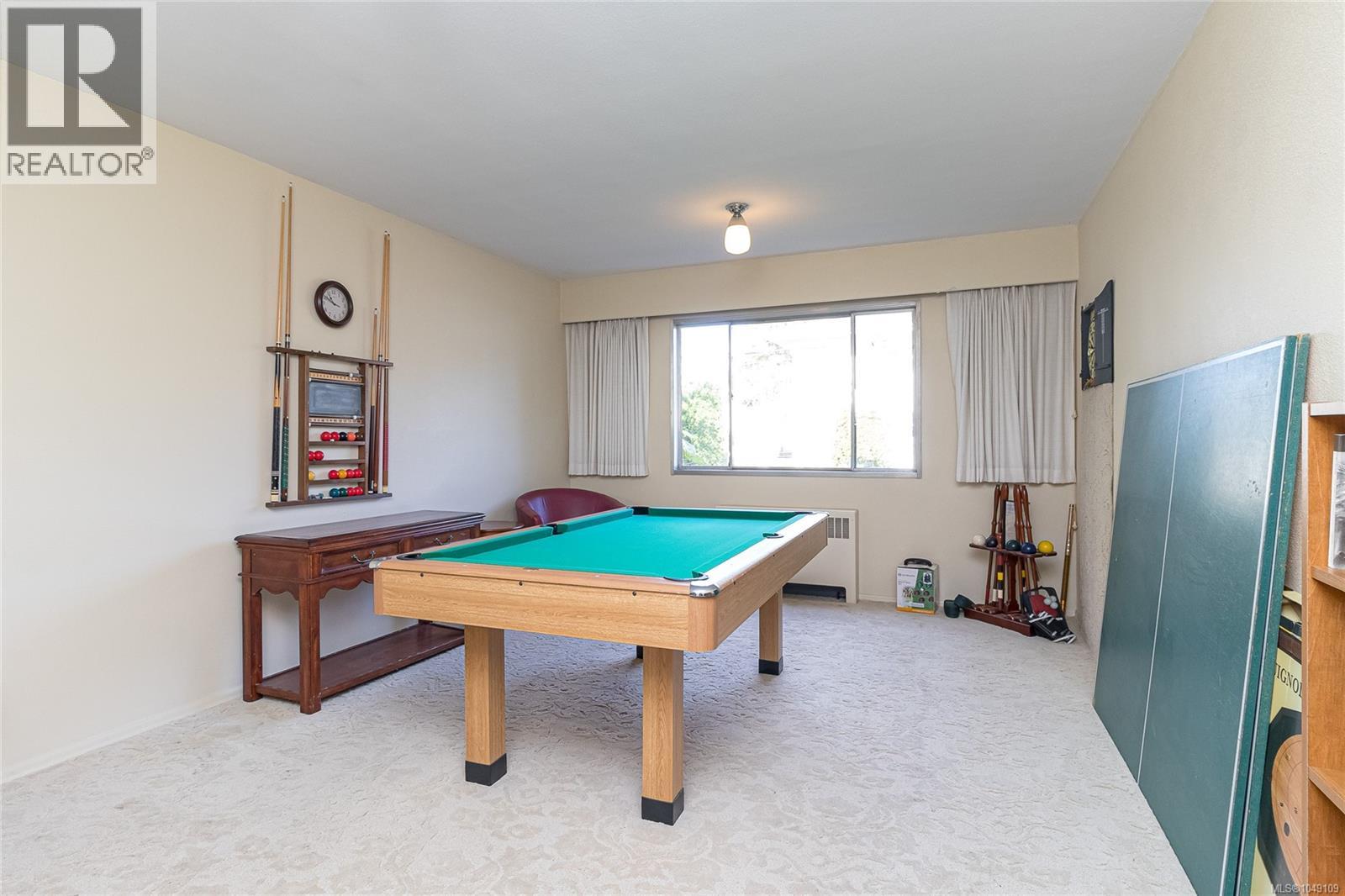 102 1318 Beach Dr Property Photo 26