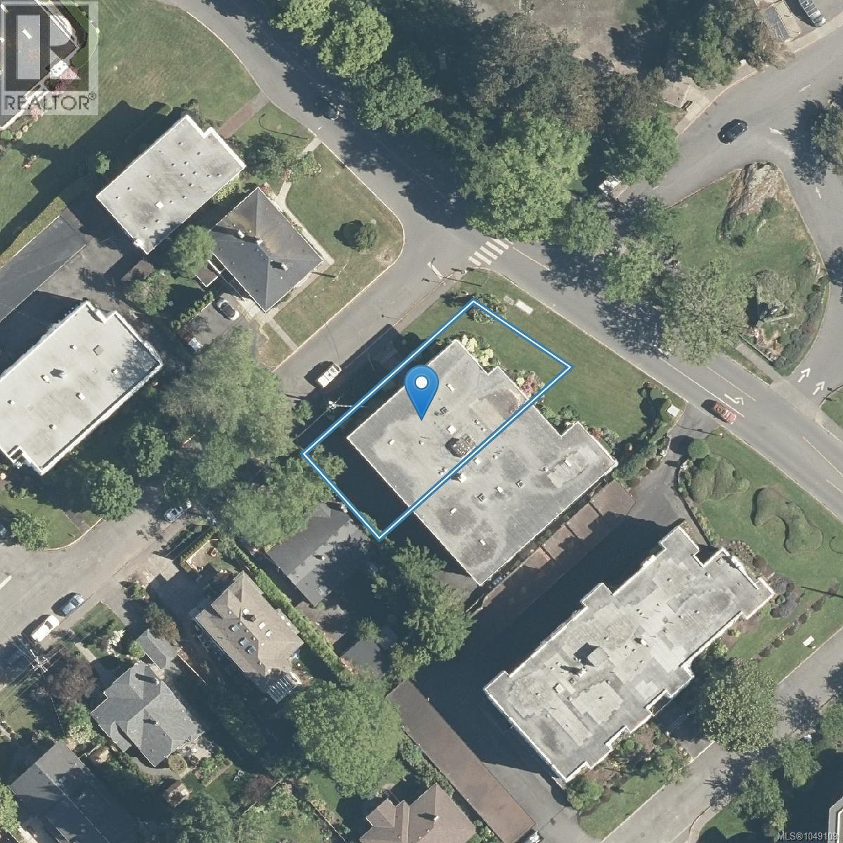 102 1318 Beach Dr Property Photo 33