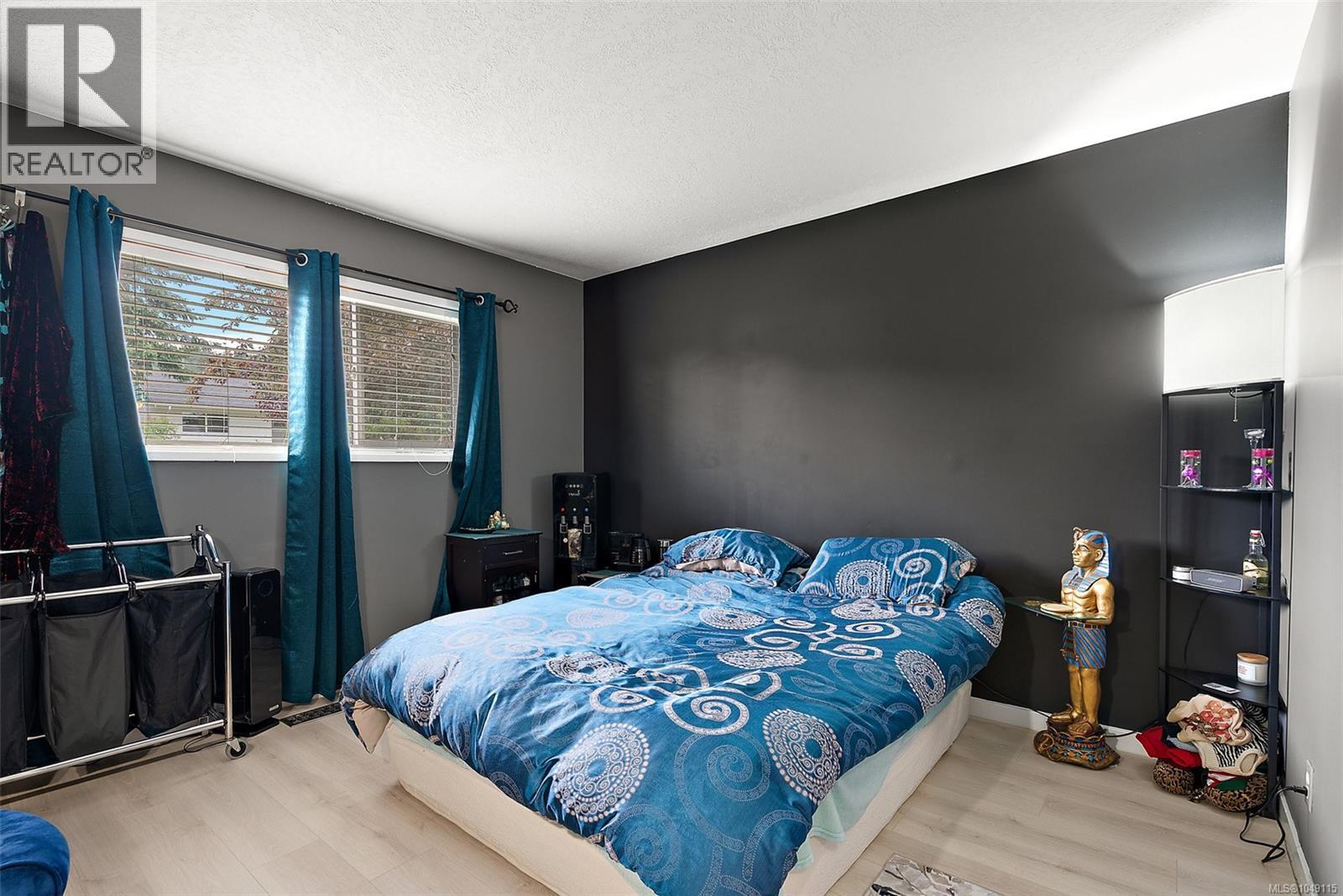 1573 Charlotte St Property Photo 17