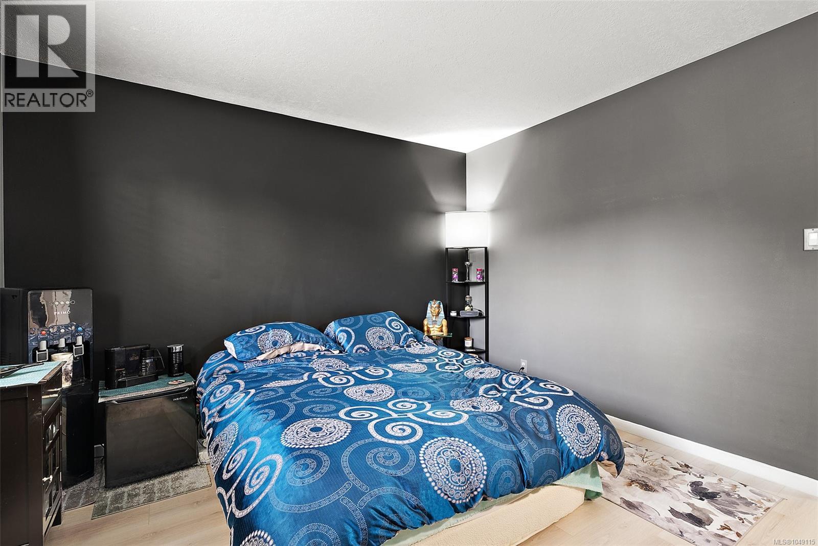 1573 Charlotte St Property Photo 18