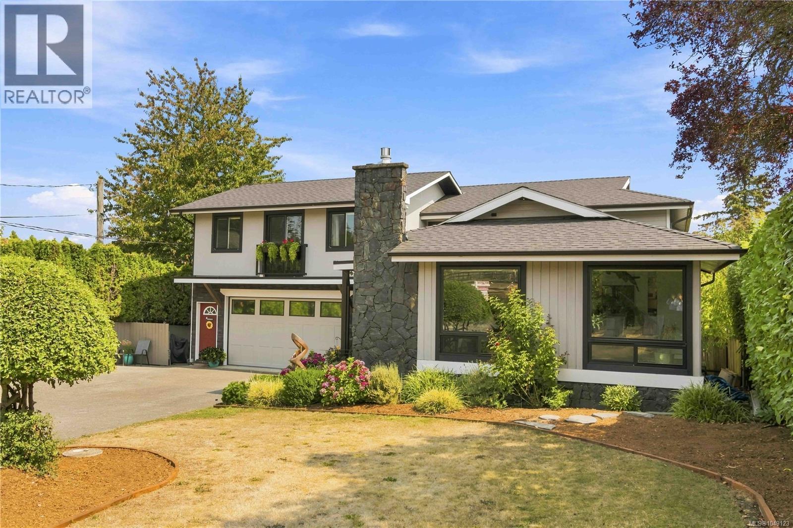 7081 East Saanich Rd Property Photo 1