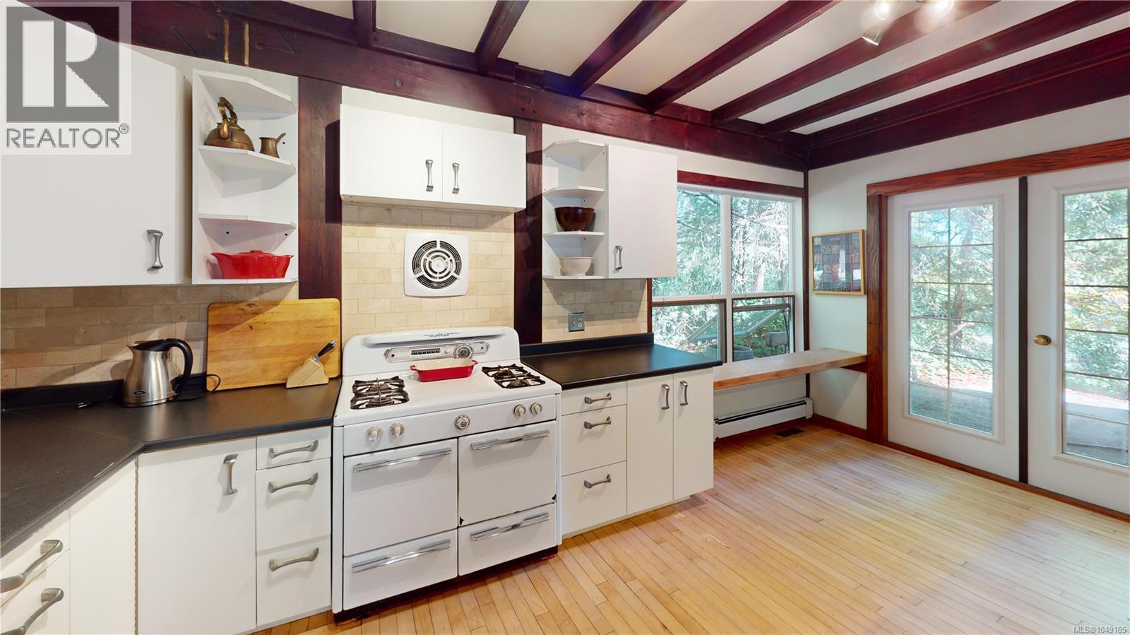 3199 Coast Rd Property Photo 8