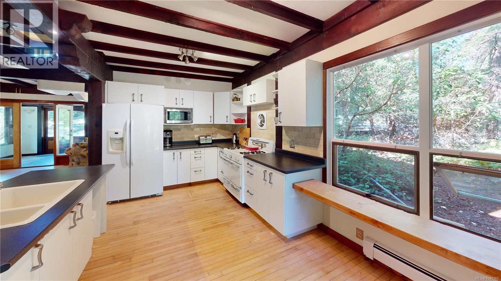 3199 Coast Rd Property Photo 11