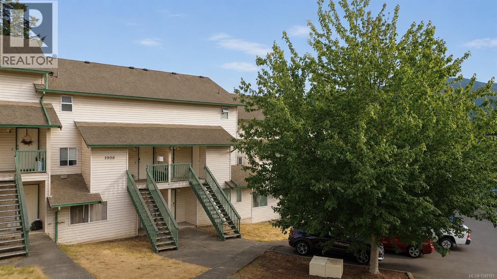 203 1908 Bowen Rd Property Photo 1