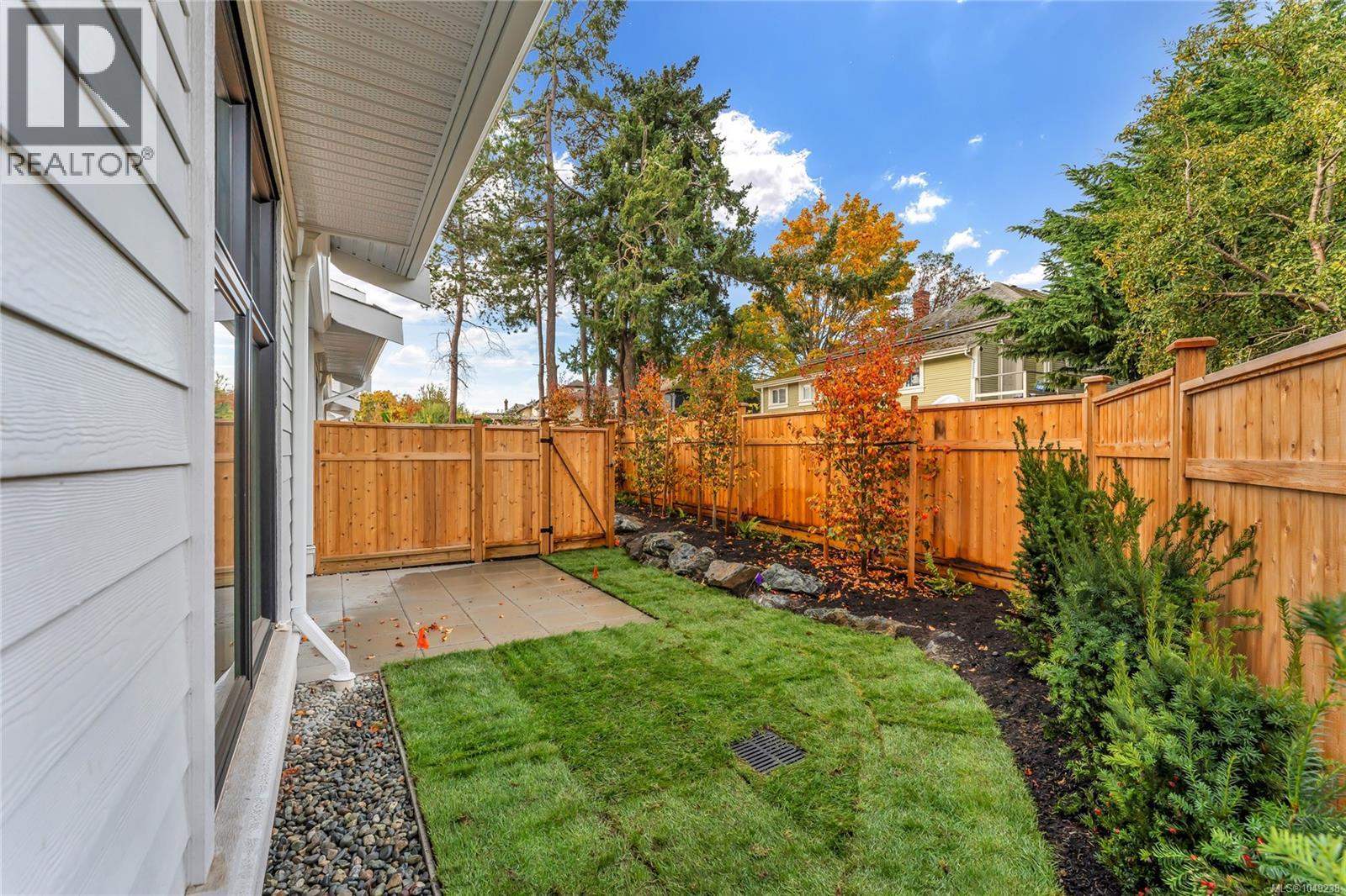 3 3098 Washington Ave Property Photo 5
