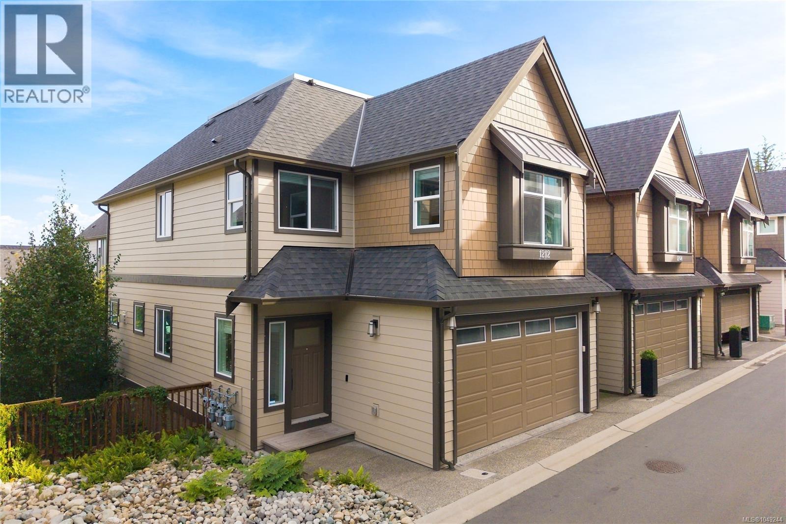 1212 Moonstone Loop Property Photo 1