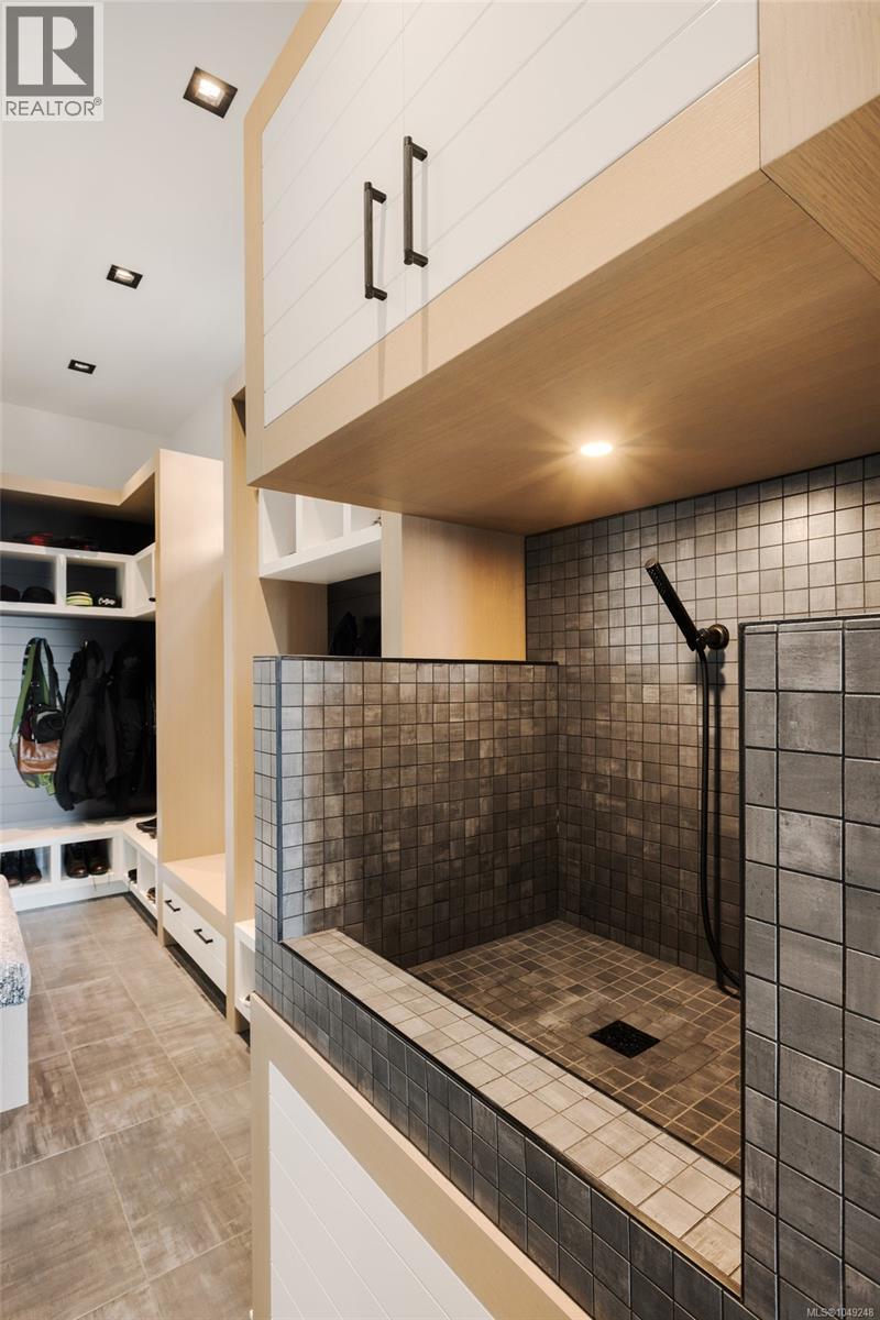 1424 Pinehurst Pl Property Photo 23