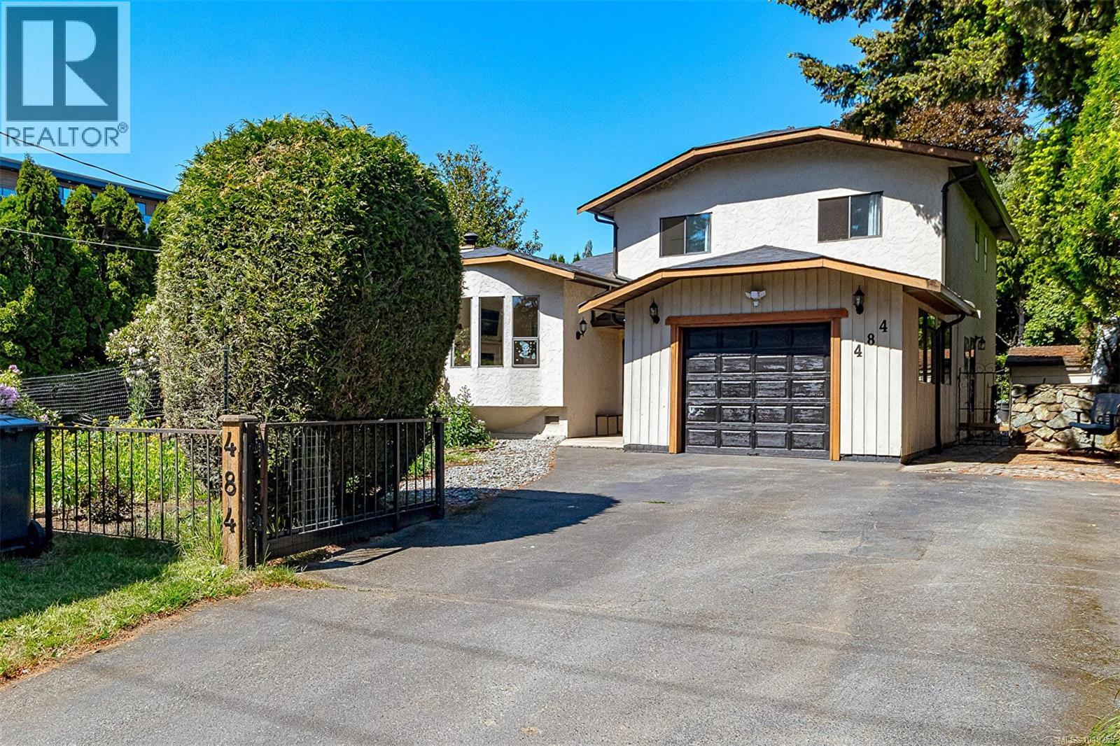 484 Goldstream Ave